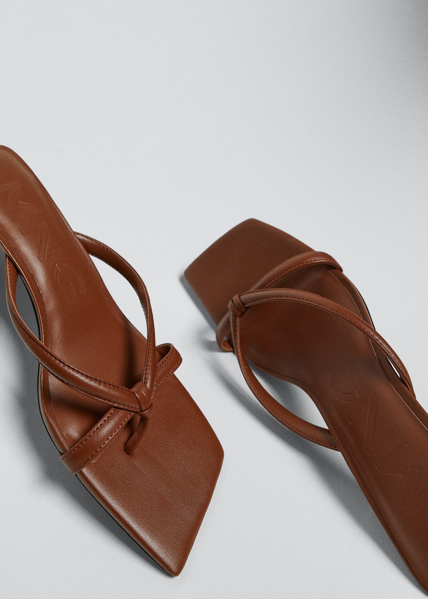 Structured leather sandals - Medium plane