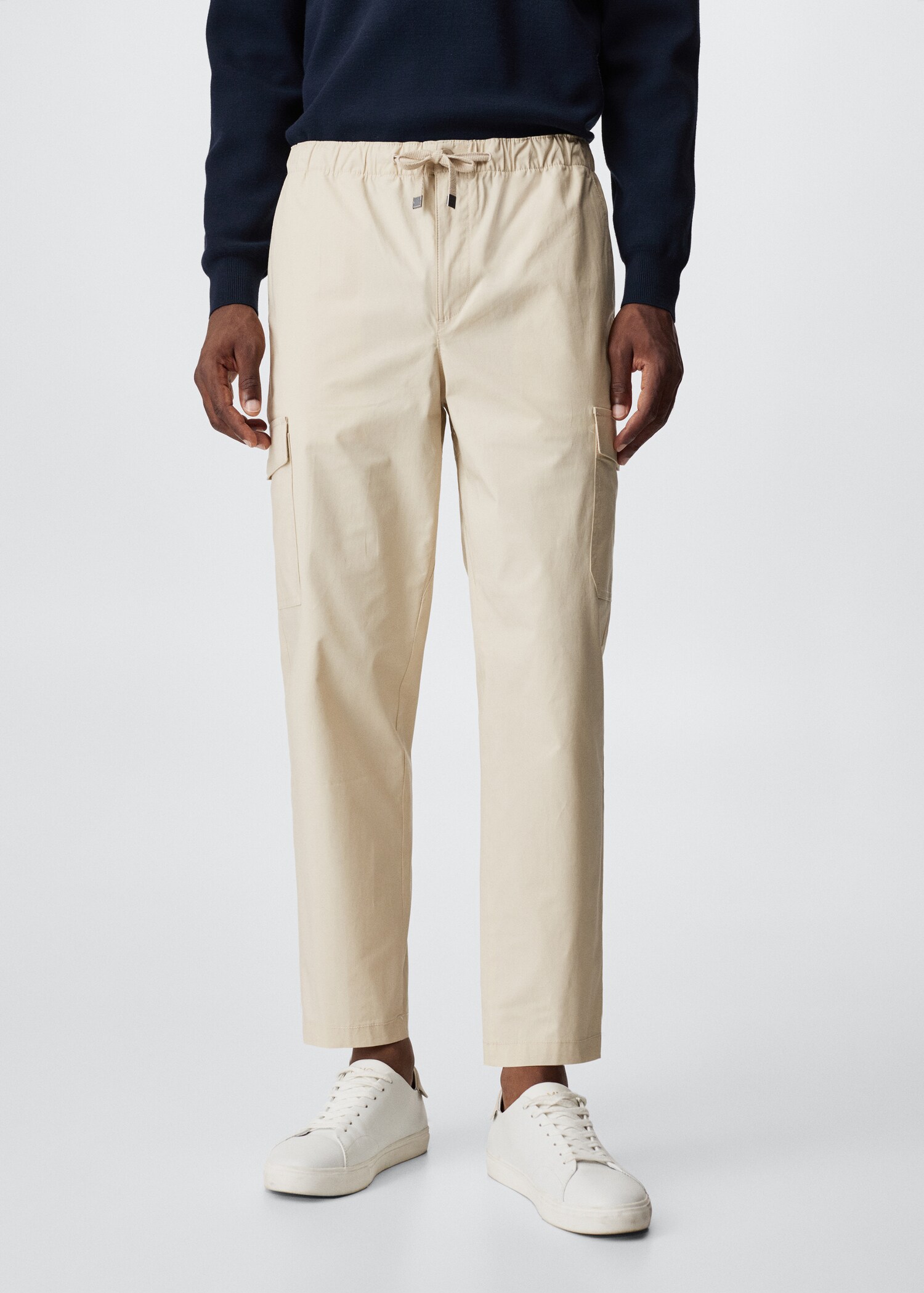 Pantalón jogger cargo - Plano medio