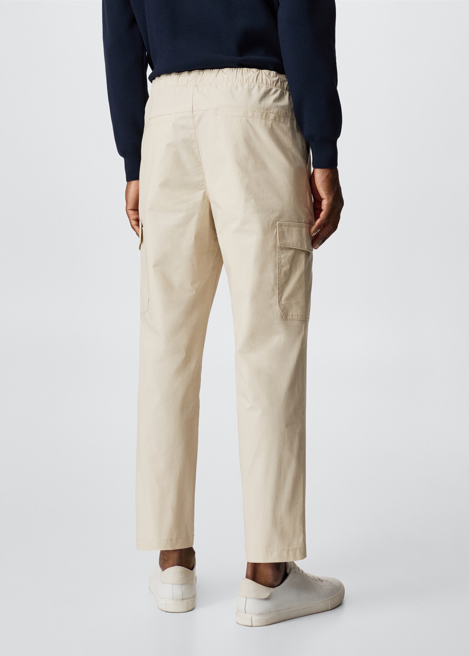 Pantalón jogger cargo - Reverso del artículo
