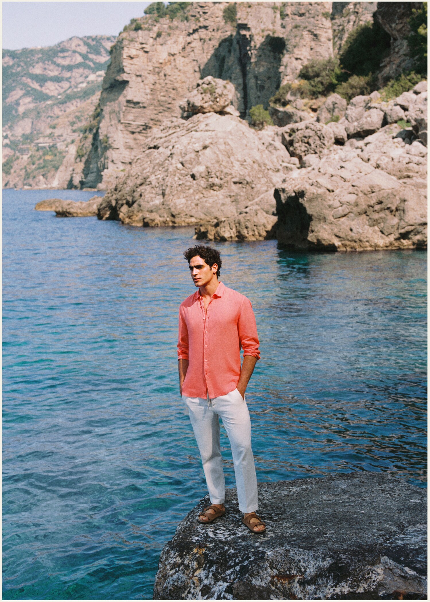 Regular-fit 100% linen shirt - Details of the article 5
