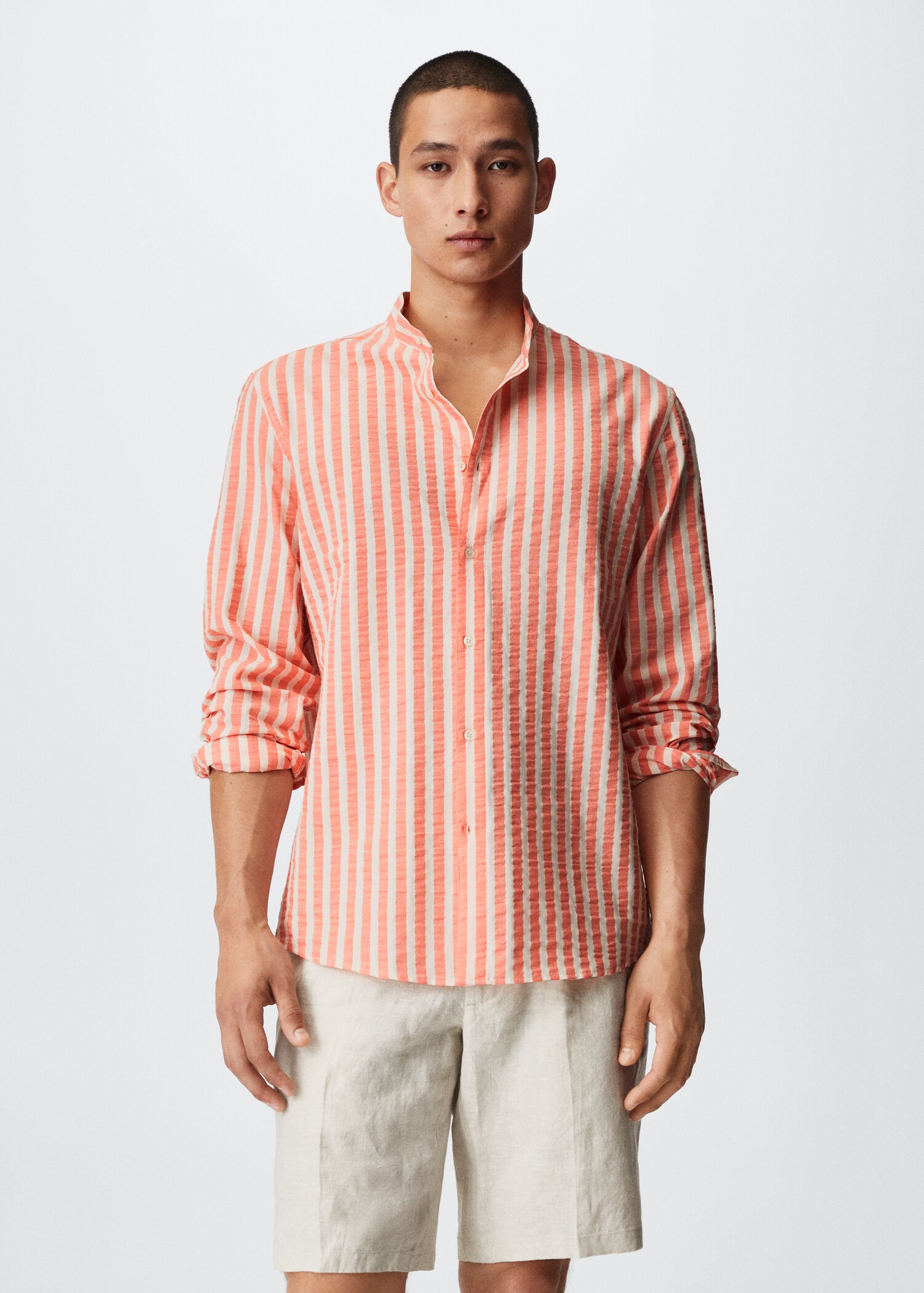 Camisa cuello mao rayas - Plano medio
