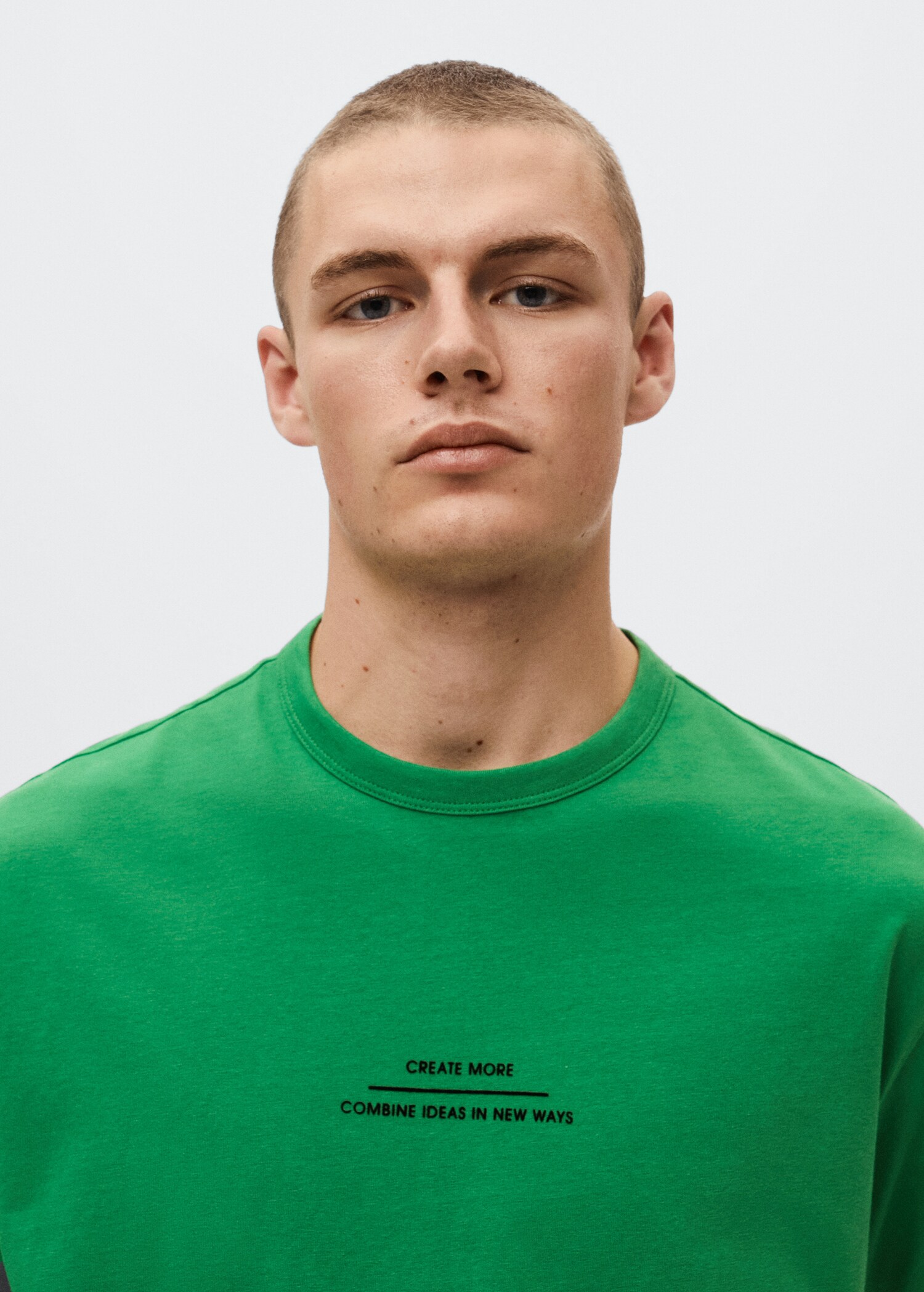 T-Shirt mit Schriftzug - Detail des Artikels 1