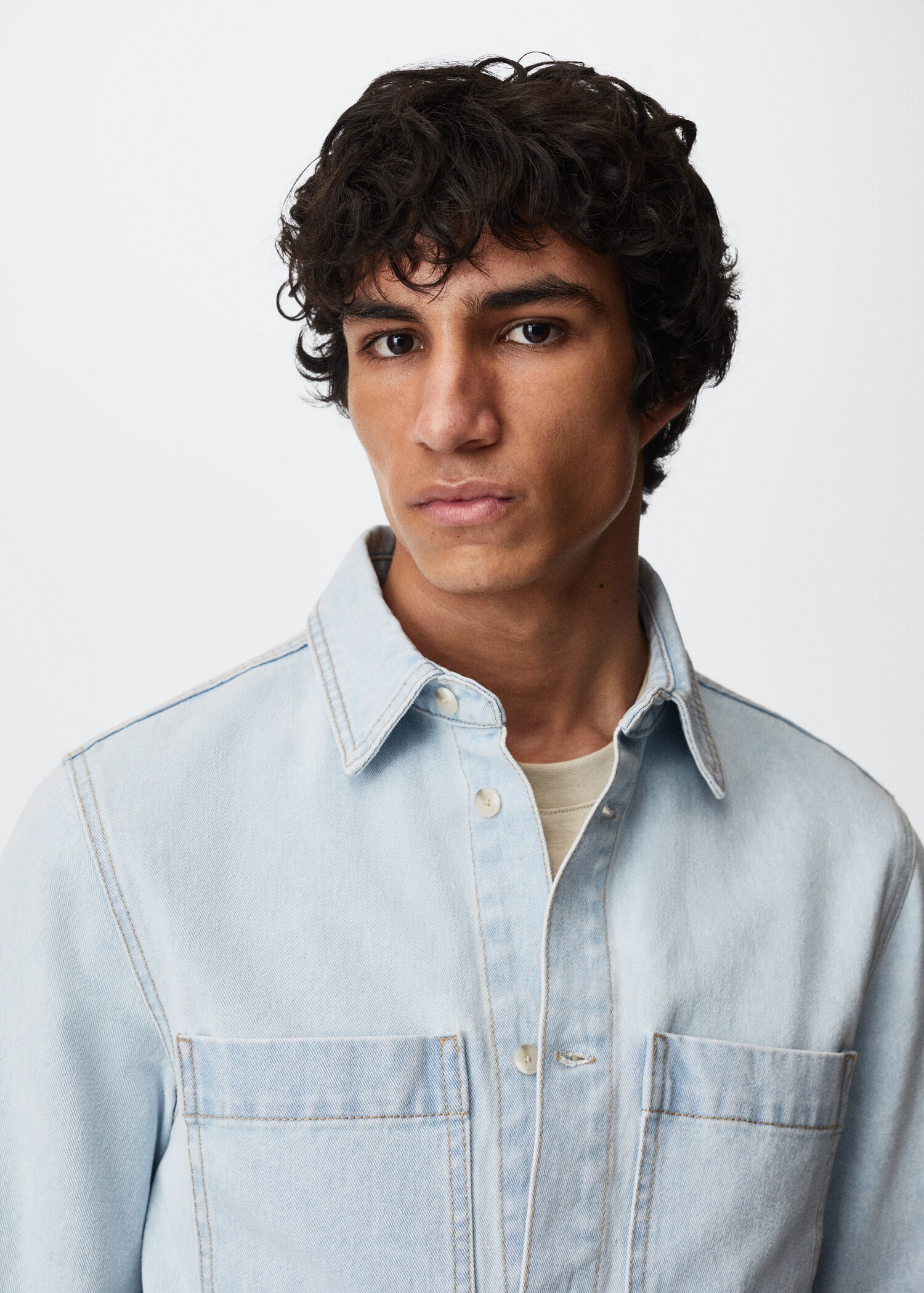 Sobrecamisa vaquera bolsillos - Detalle del artículo 1