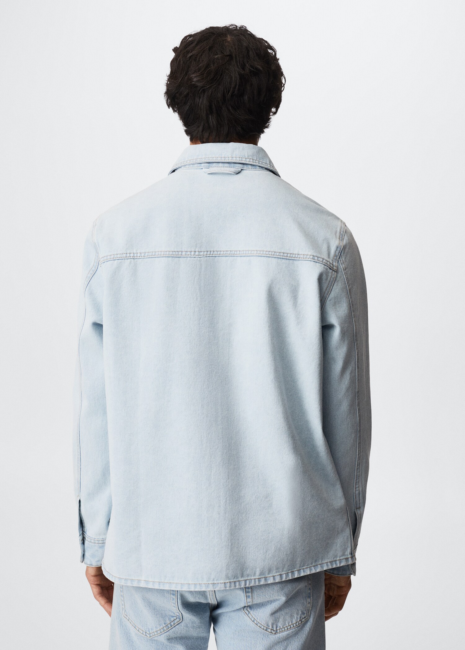 Sobrecamisa vaquera bolsillos - Reverso del artículo