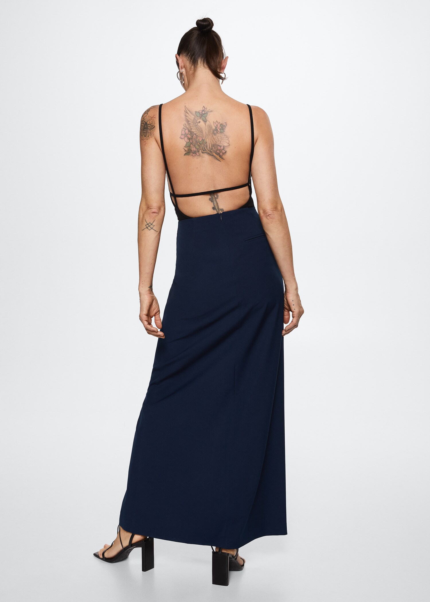 Slit hem skirt - Reverse of the article