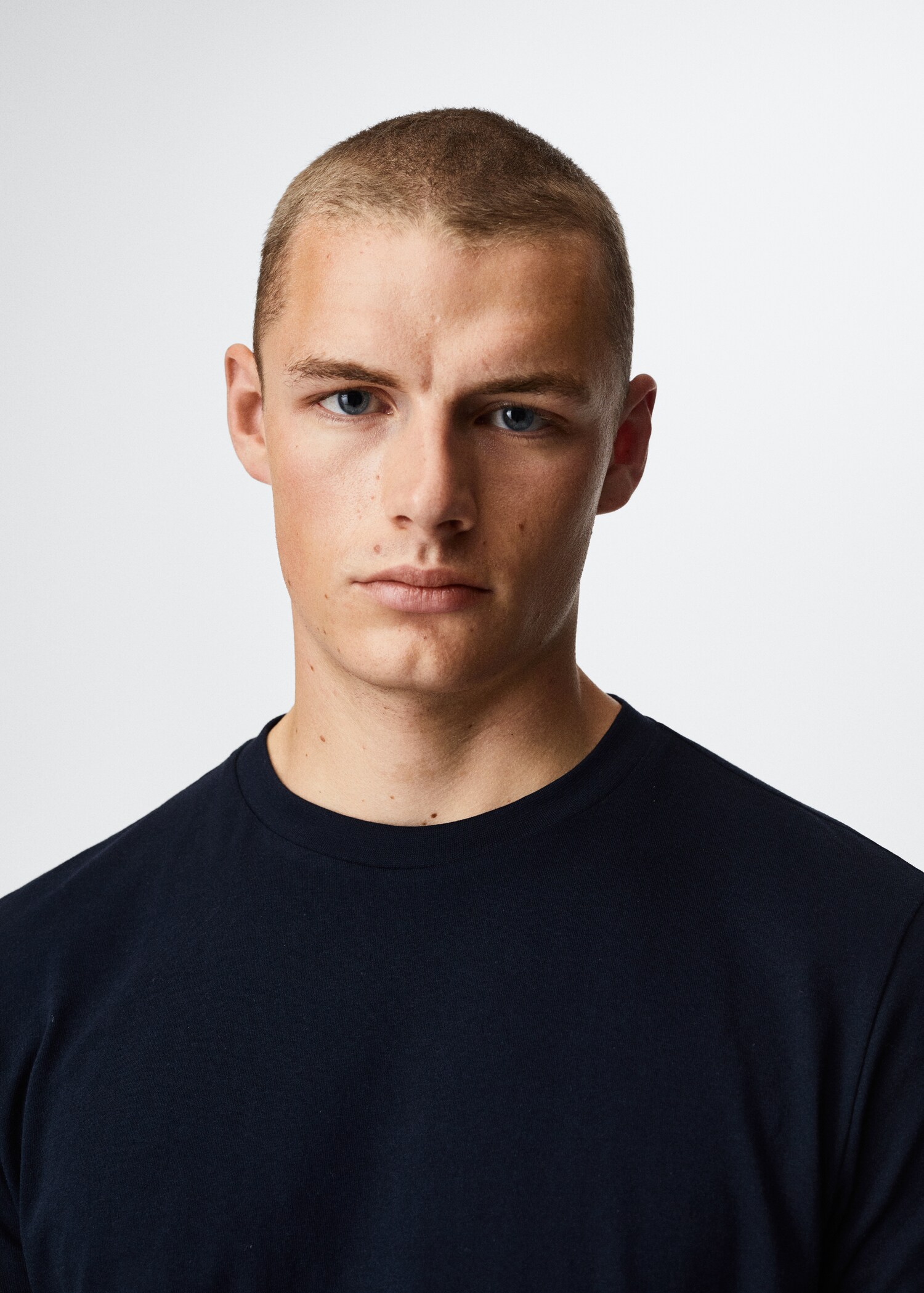 Sustainable cotton basic T-shirt - Details of the article 1