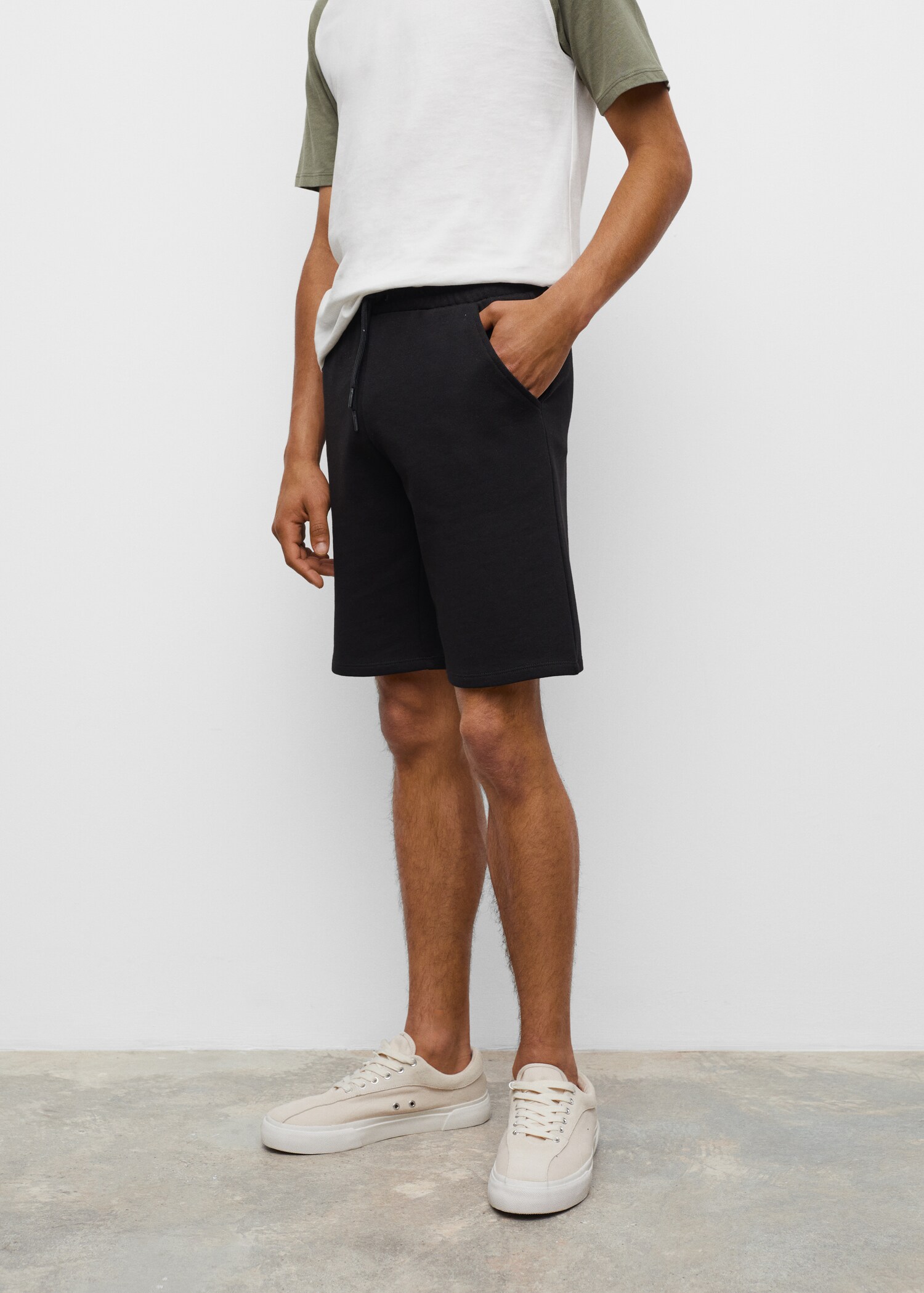 Cotton shorts with elastic waist - Details of the article 1