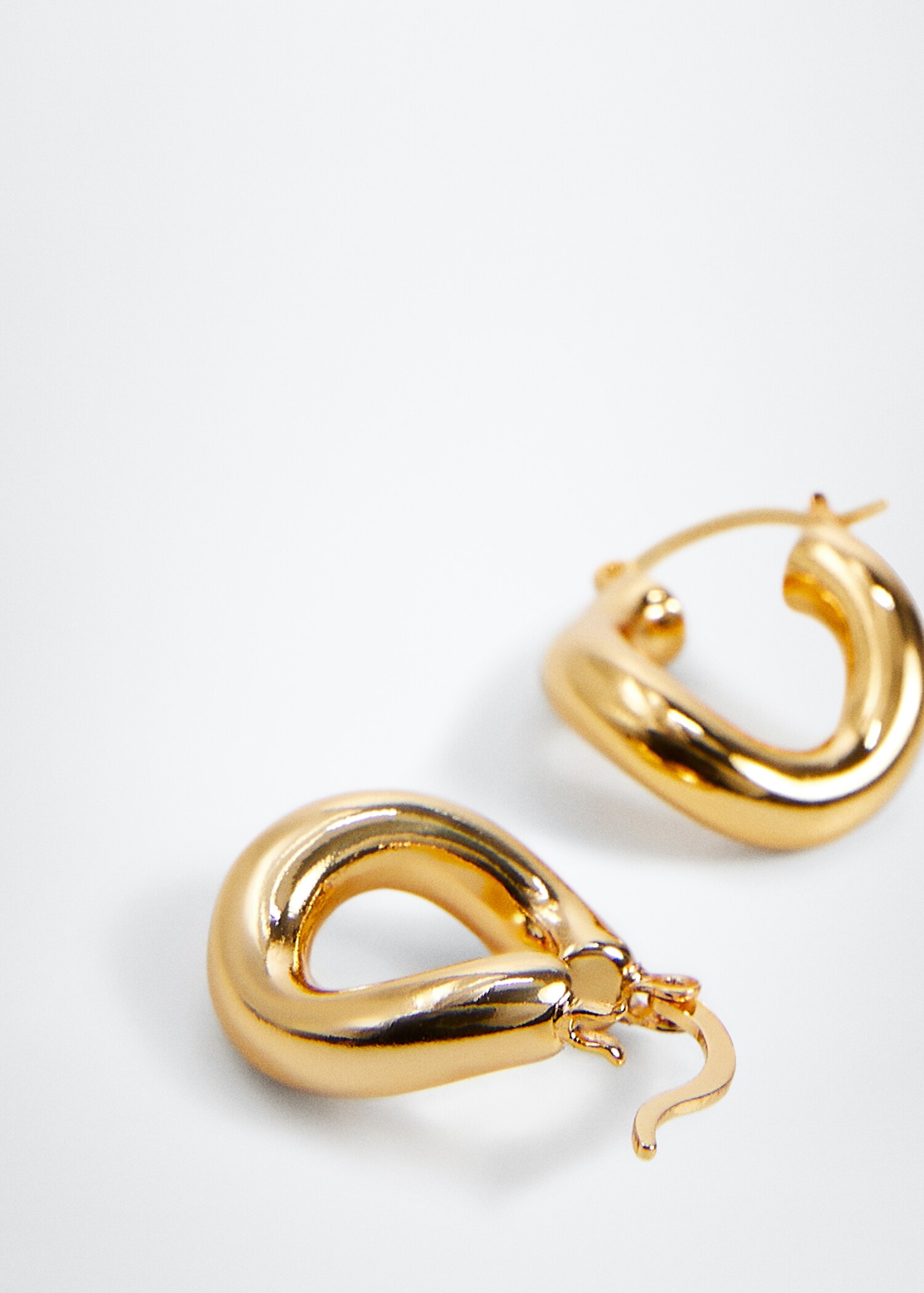 Twisted hoop earrings - Details of the article 2