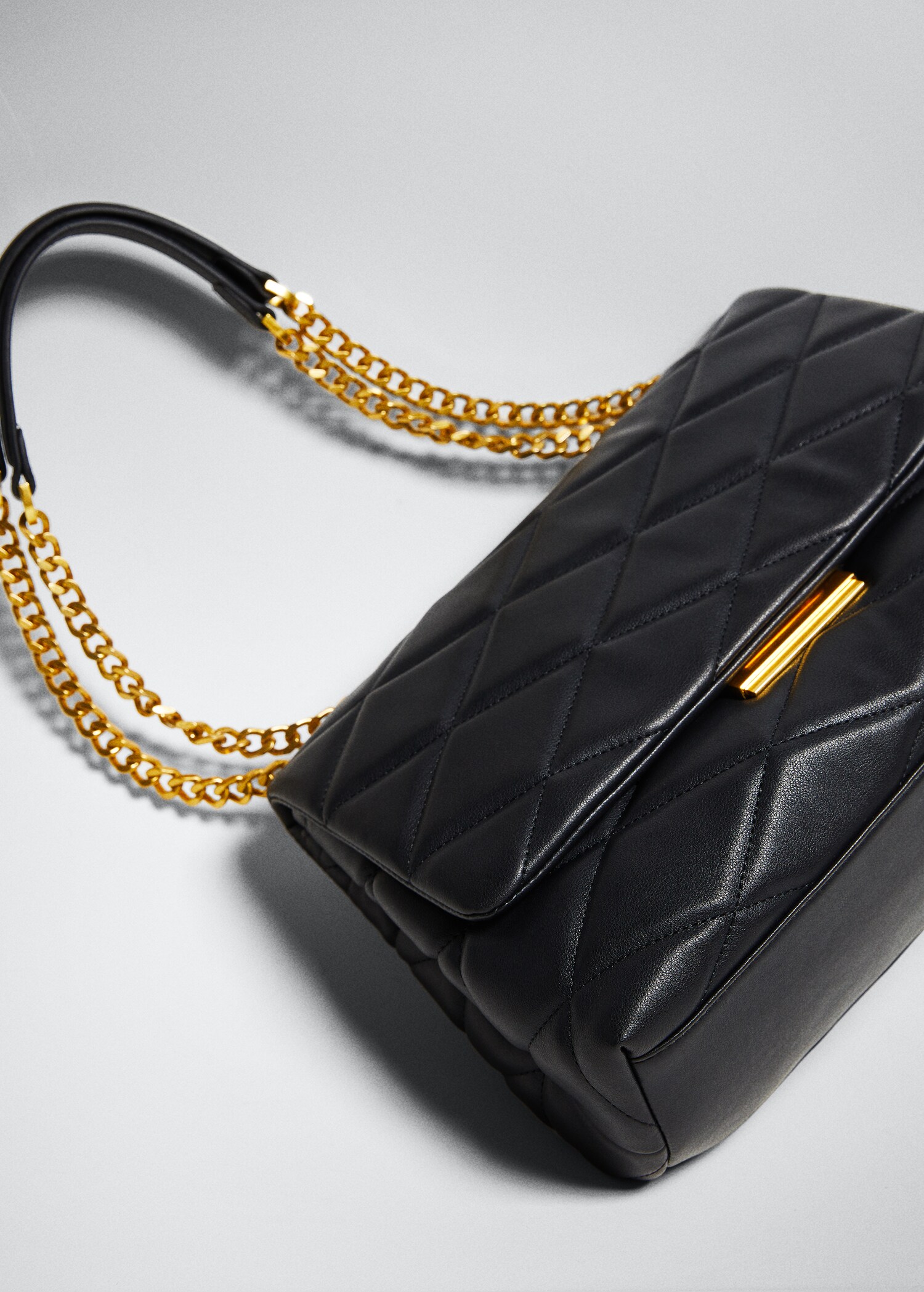 Gesteppte Tasche mit Kette - Detail des Artikels 4