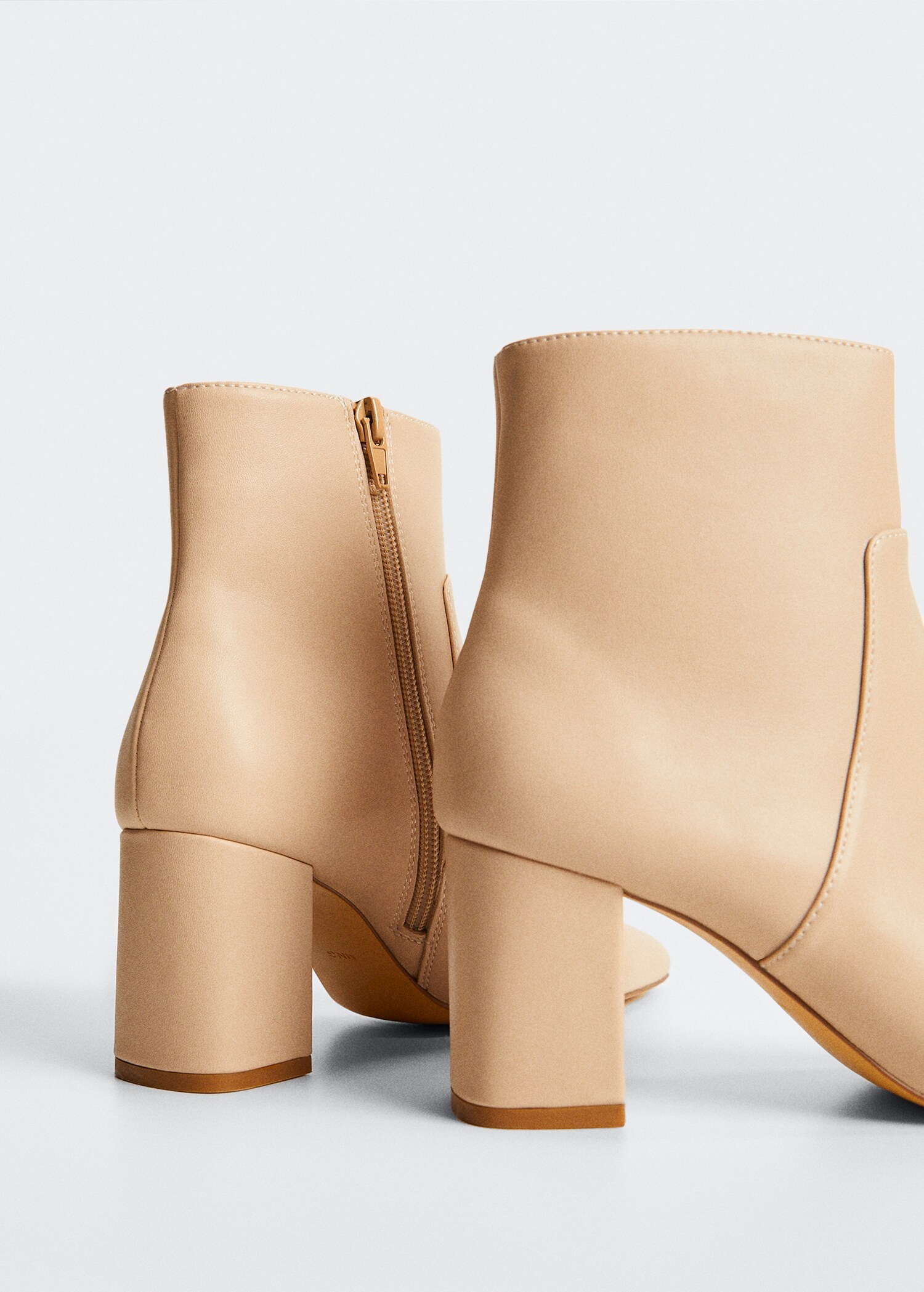 Pointed heel ankle boot - Details of the article 2