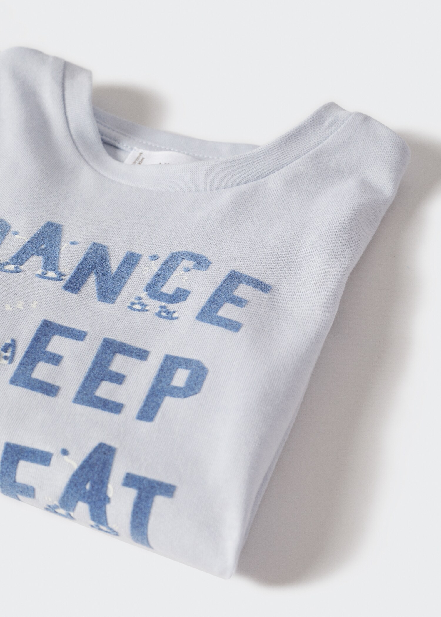 Long-sleeved t-shirt with message - Details of the article 9