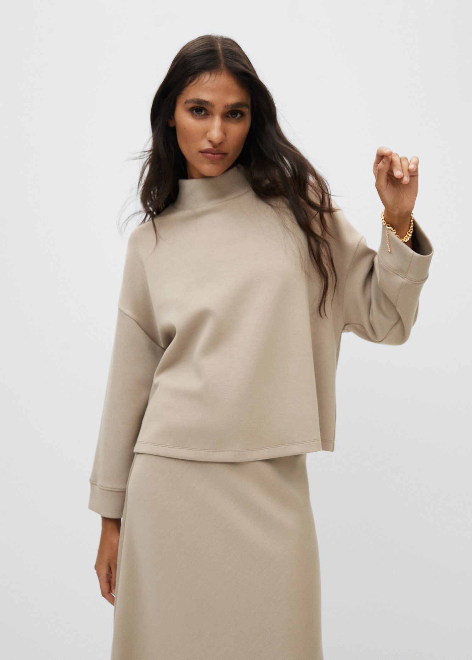 Sudadera oversize - Plano medio