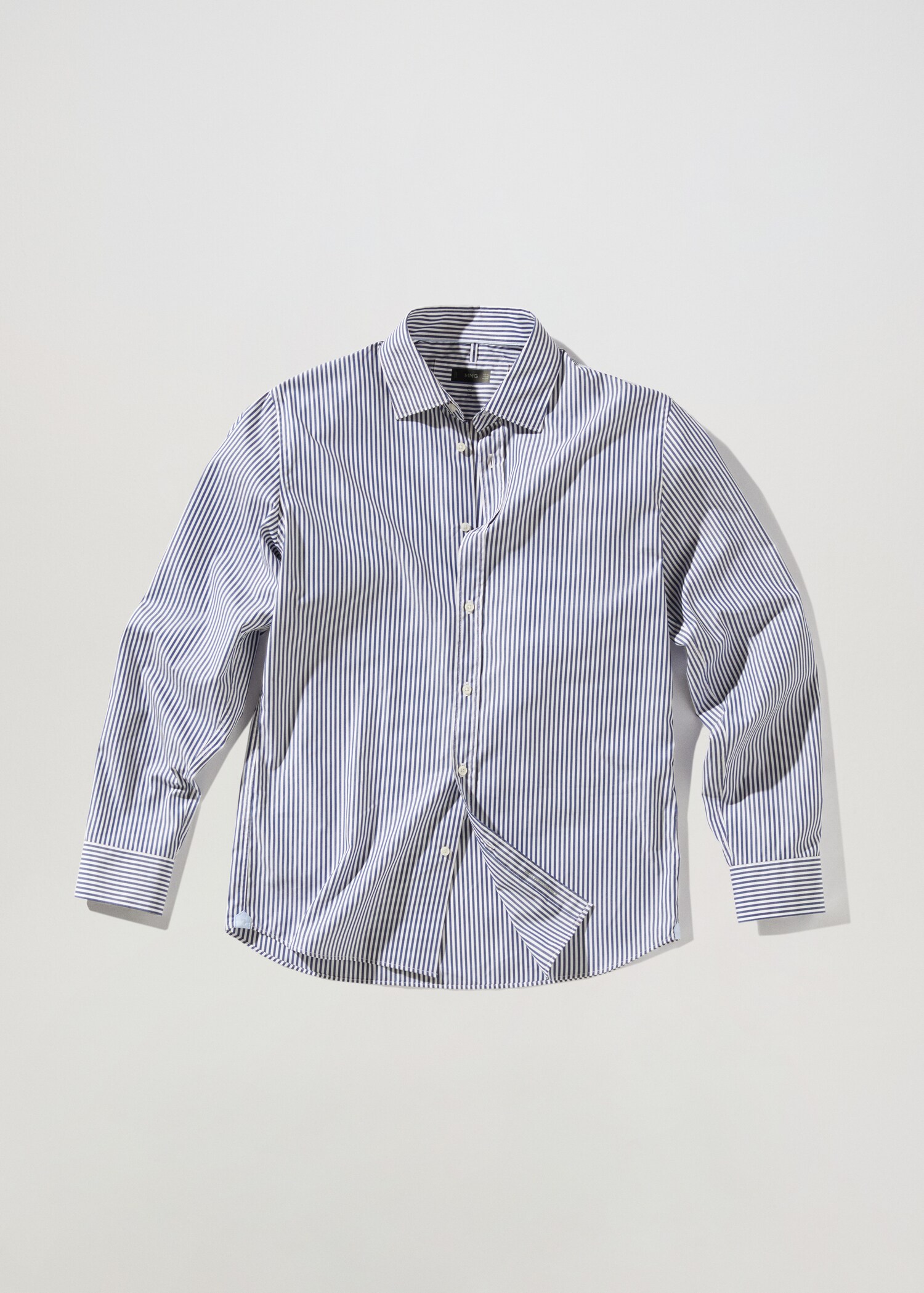 Gestreiftes Slim Fit-Hemd  - Artikel ohne Model