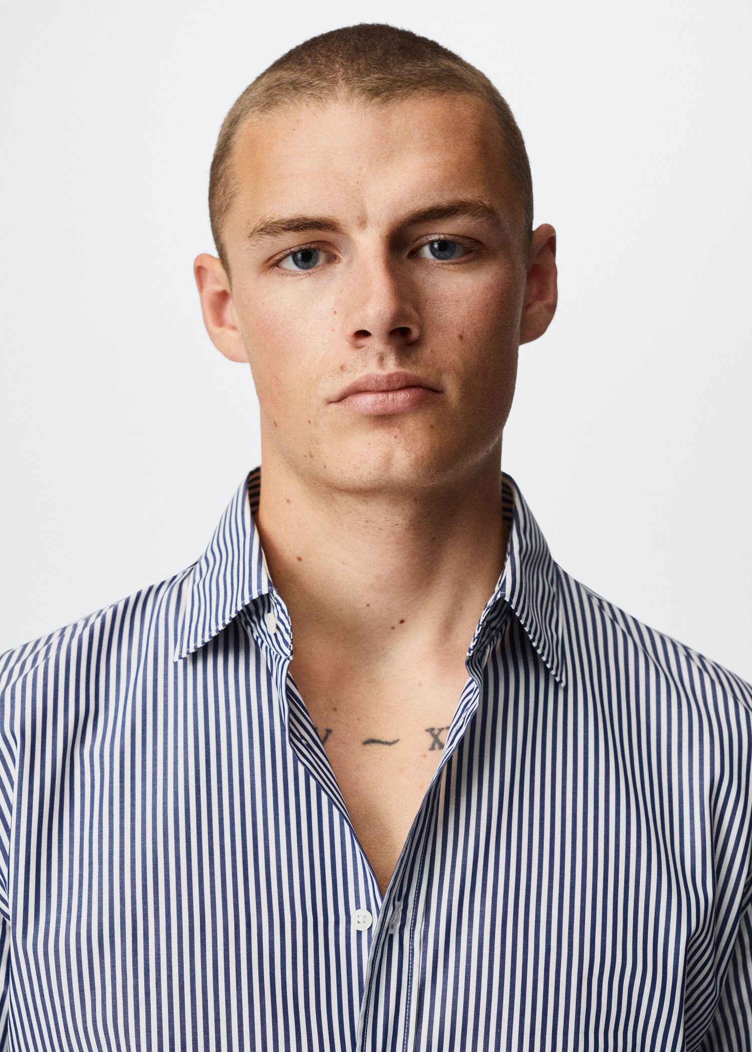 Gestreiftes Slim Fit-Hemd  - Detail des Artikels 1