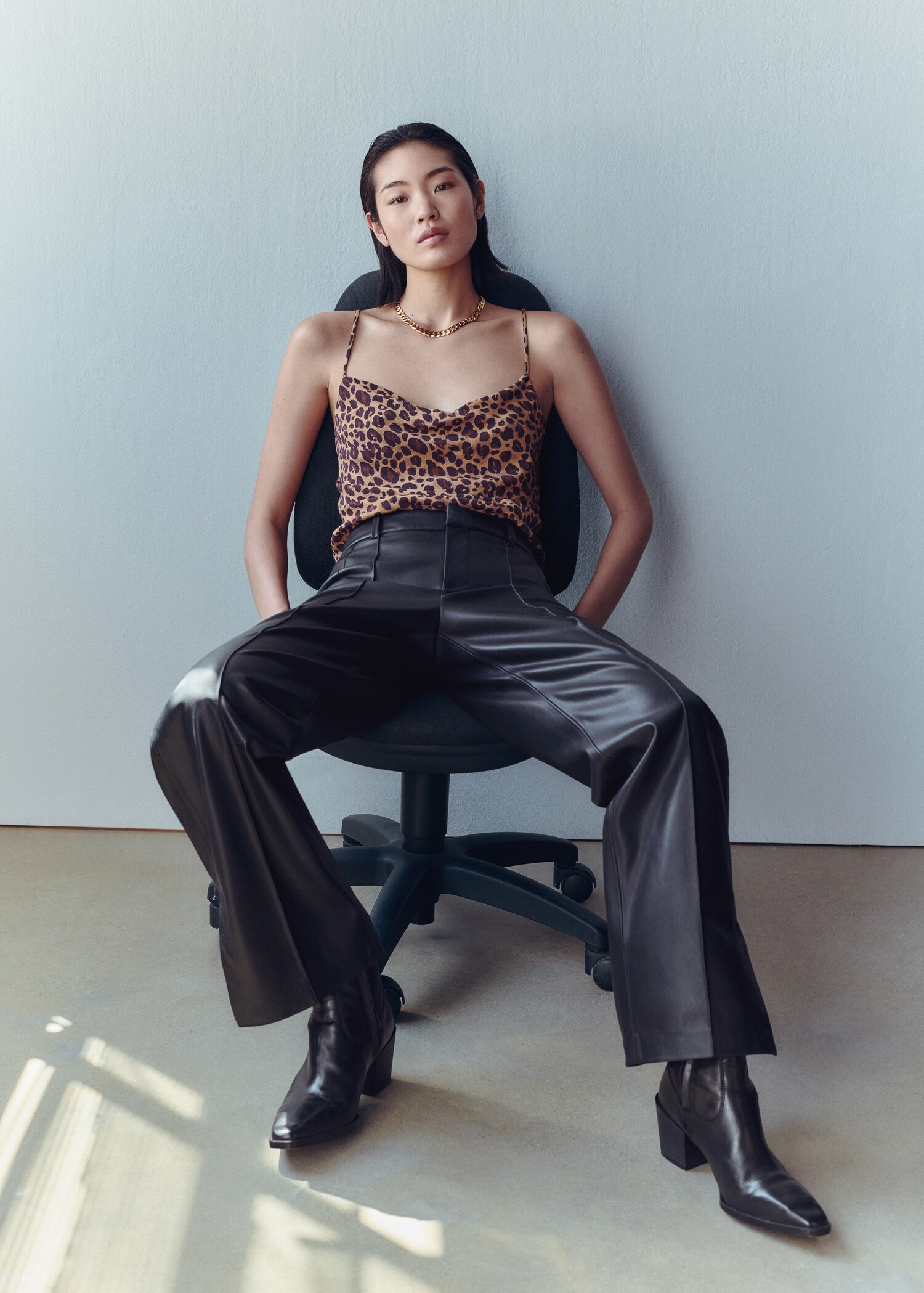 Leather effect high waist pant - Details of the article 7