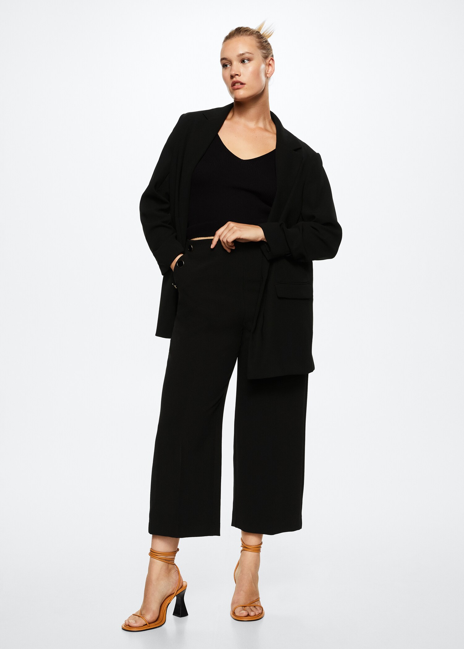 Cropped button trousers - Details of the article 5