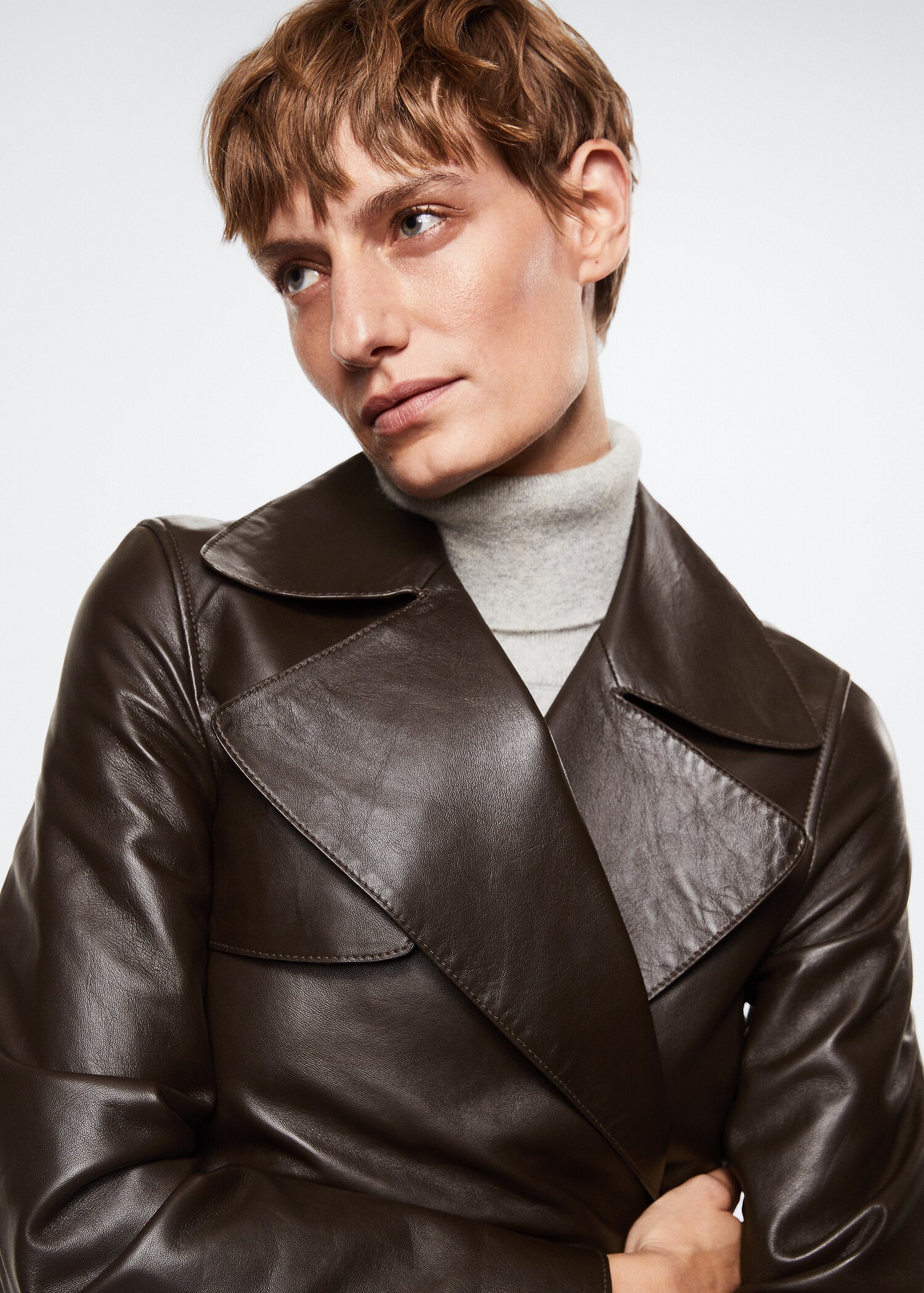 Kurzer Trenchcoat aus 100 % Leder mit Ledergürtel - Detail des Artikels 1