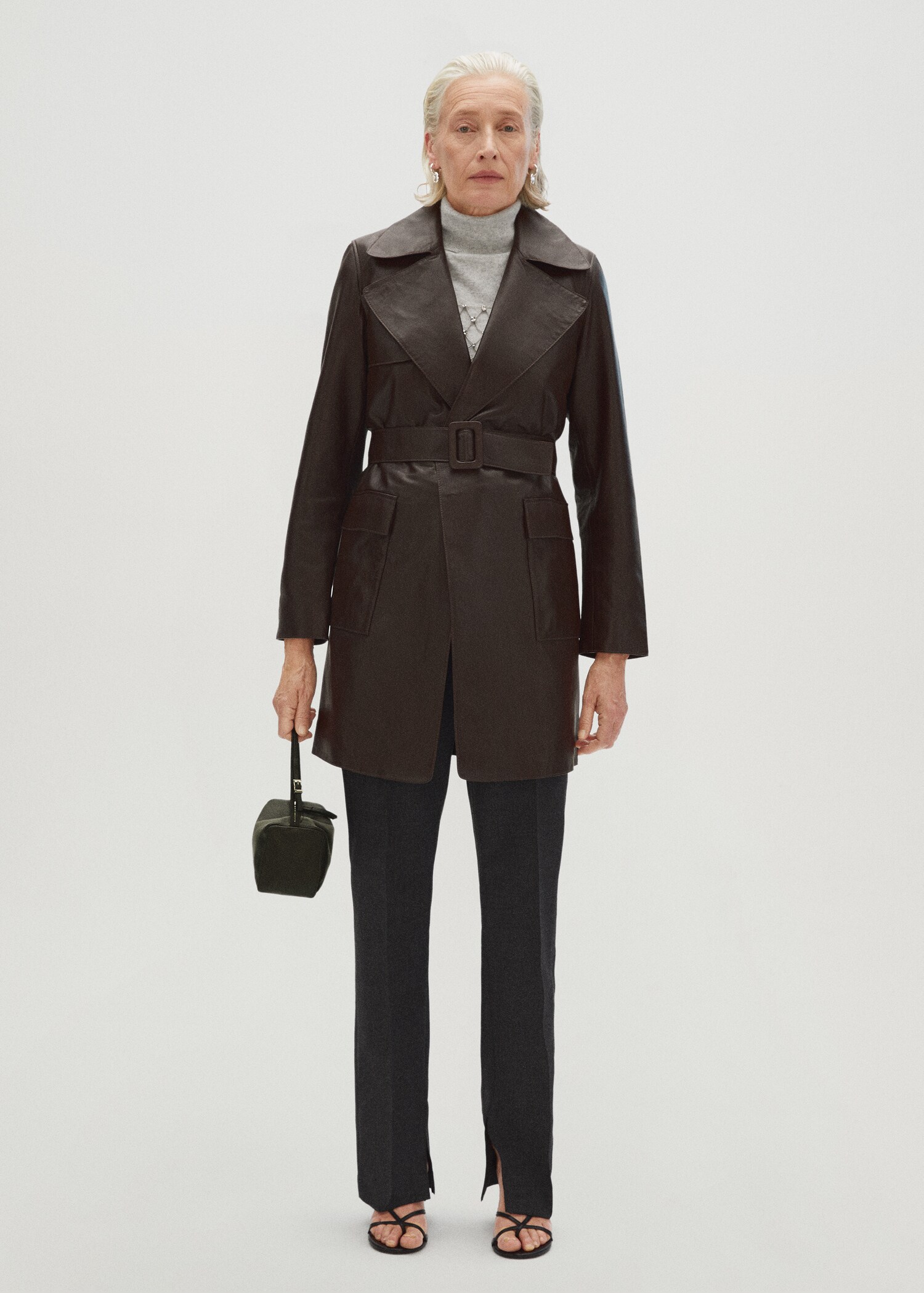 Kurzer Trenchcoat aus 100 % Leder mit Ledergürtel - Detail des Artikels 7