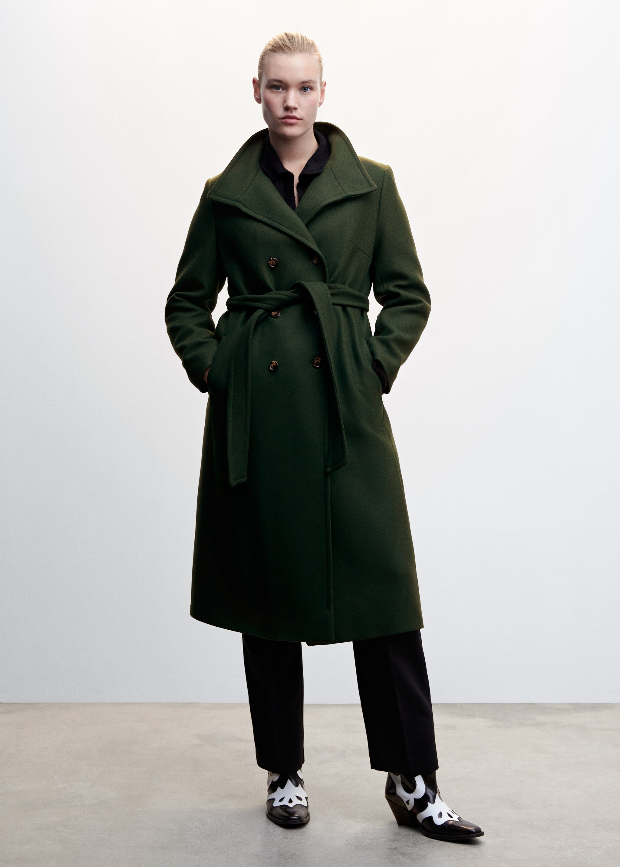 Woollen coat with belt - Details of the article 3