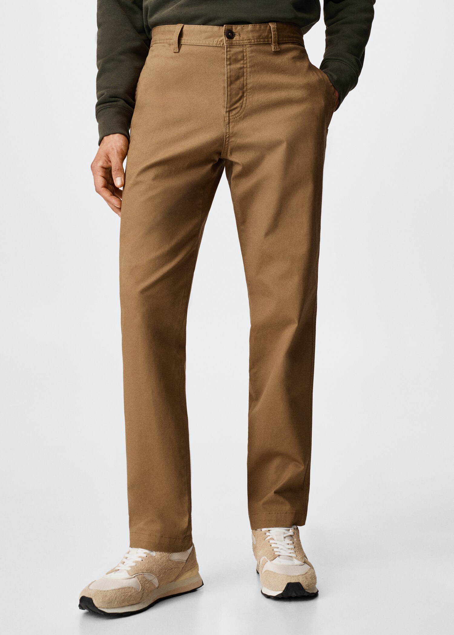 Pantalón chino straight fit - Plano medio