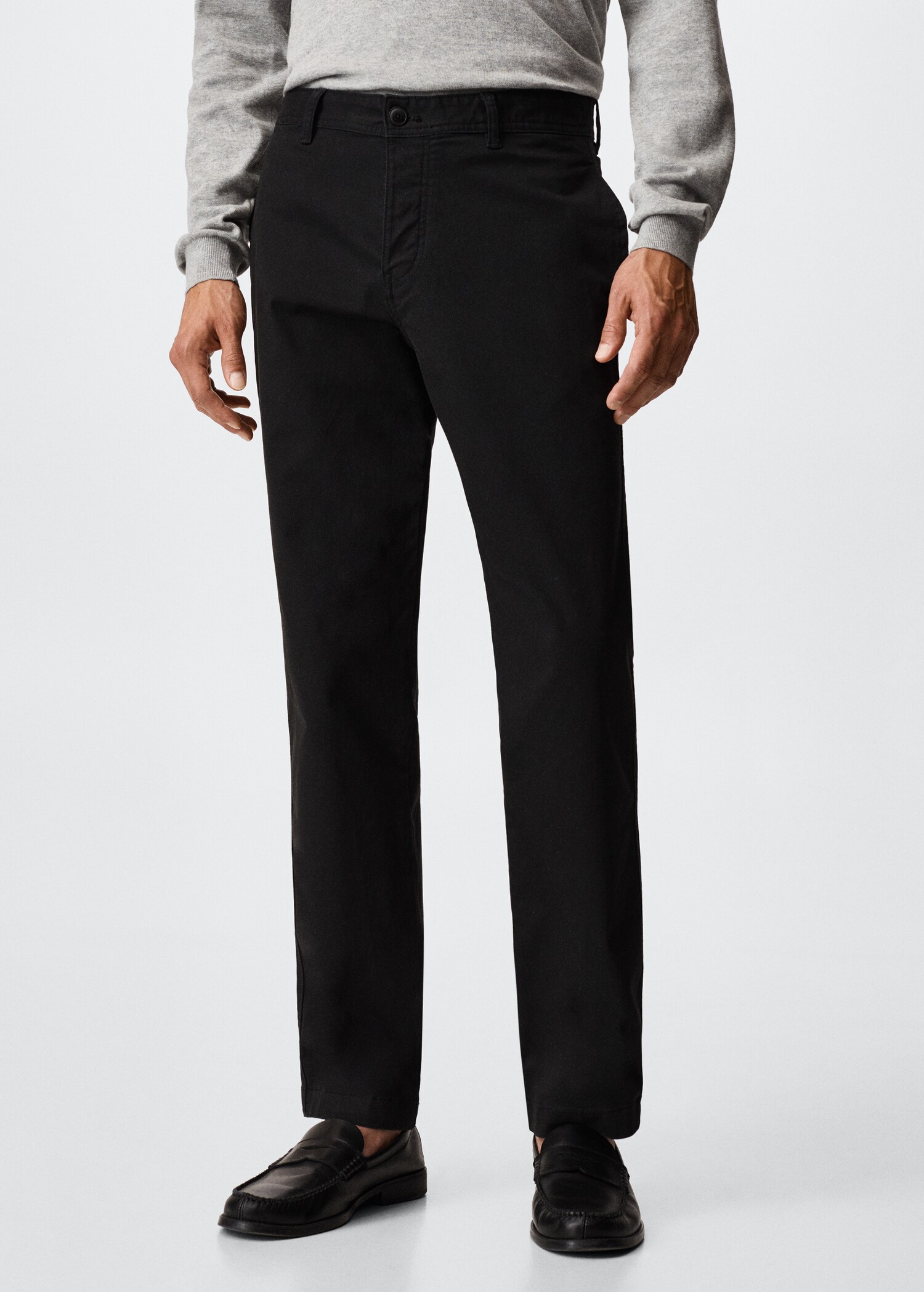 Pantalón chino straight fit - Plano medio