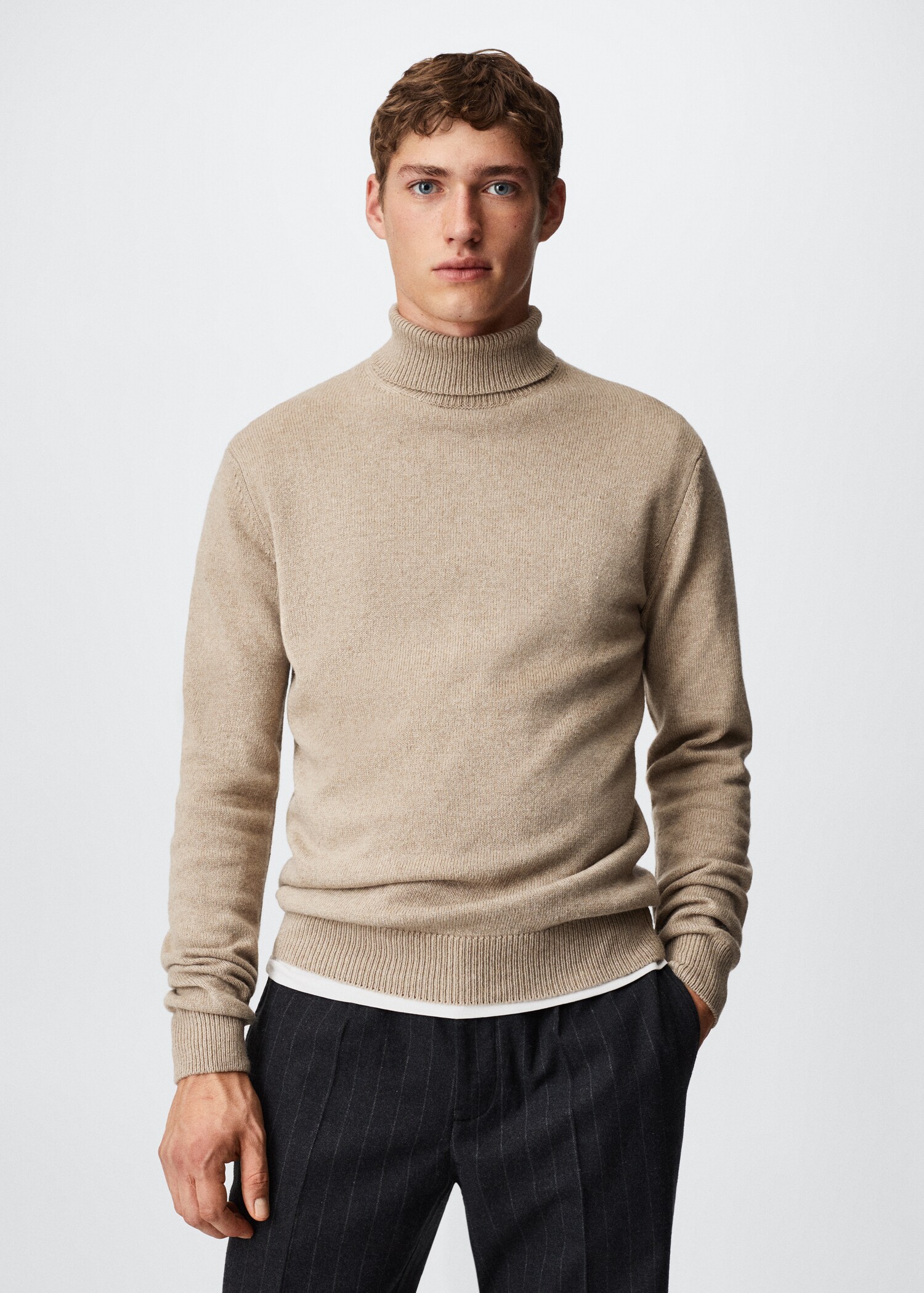 Jersey lana cuello alto - Plano medio