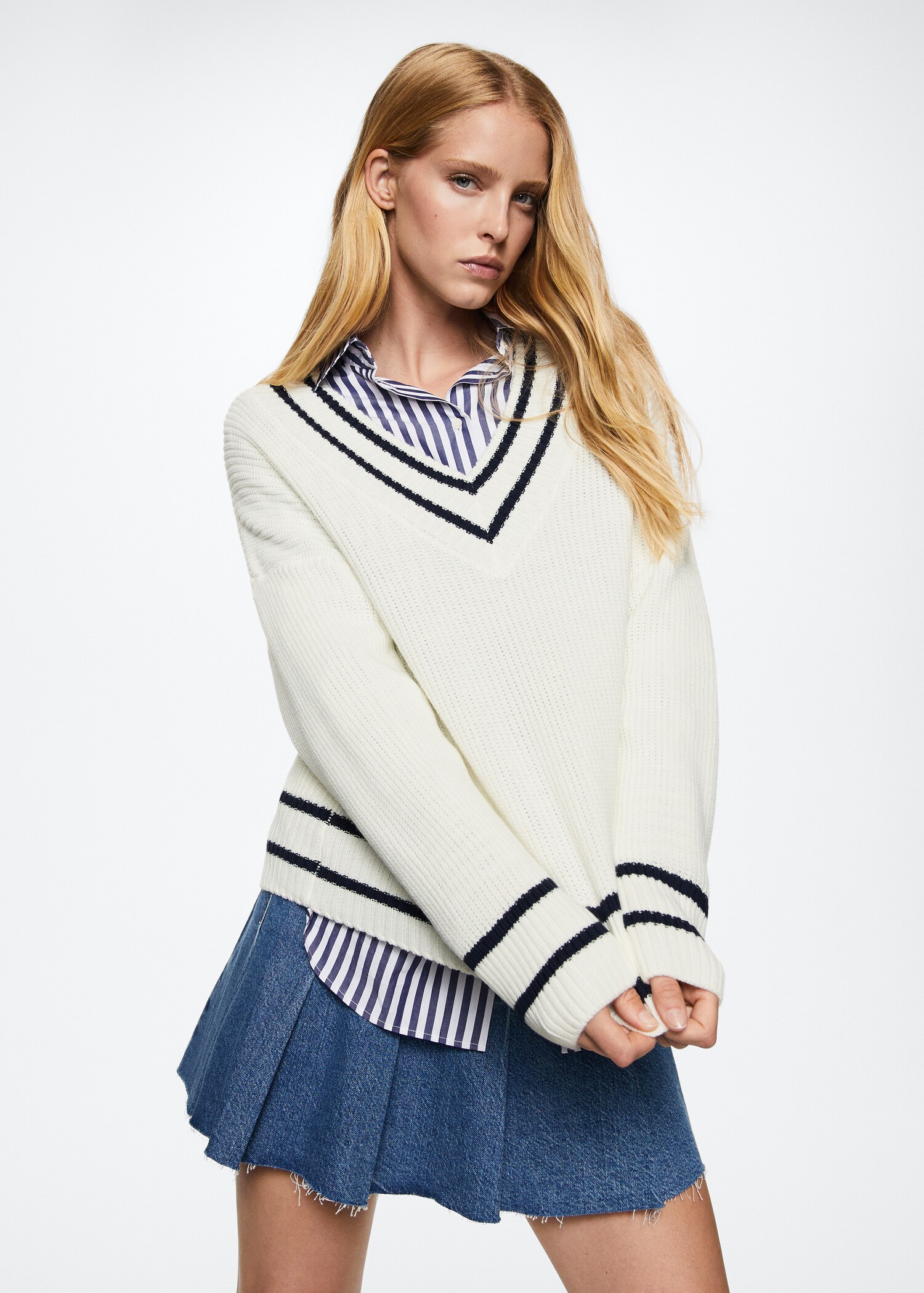 Camisola oversize com decote em V - Plano médio