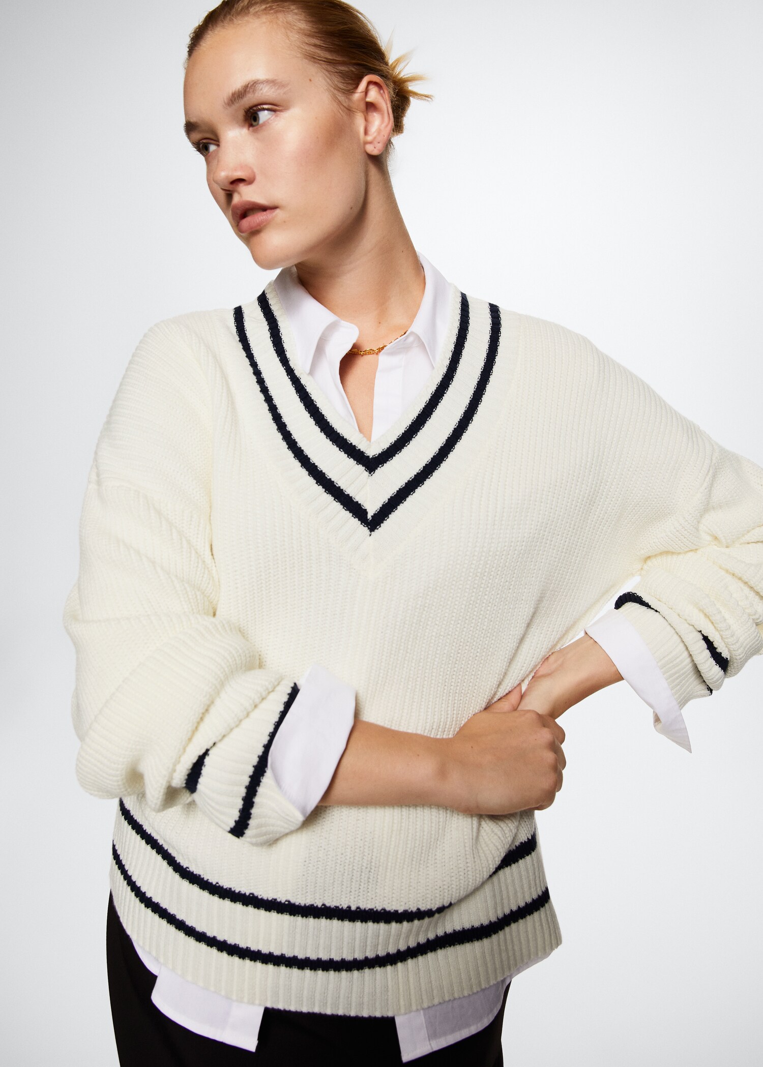 Camisola oversize com decote em V - Pormenor do artigo 5