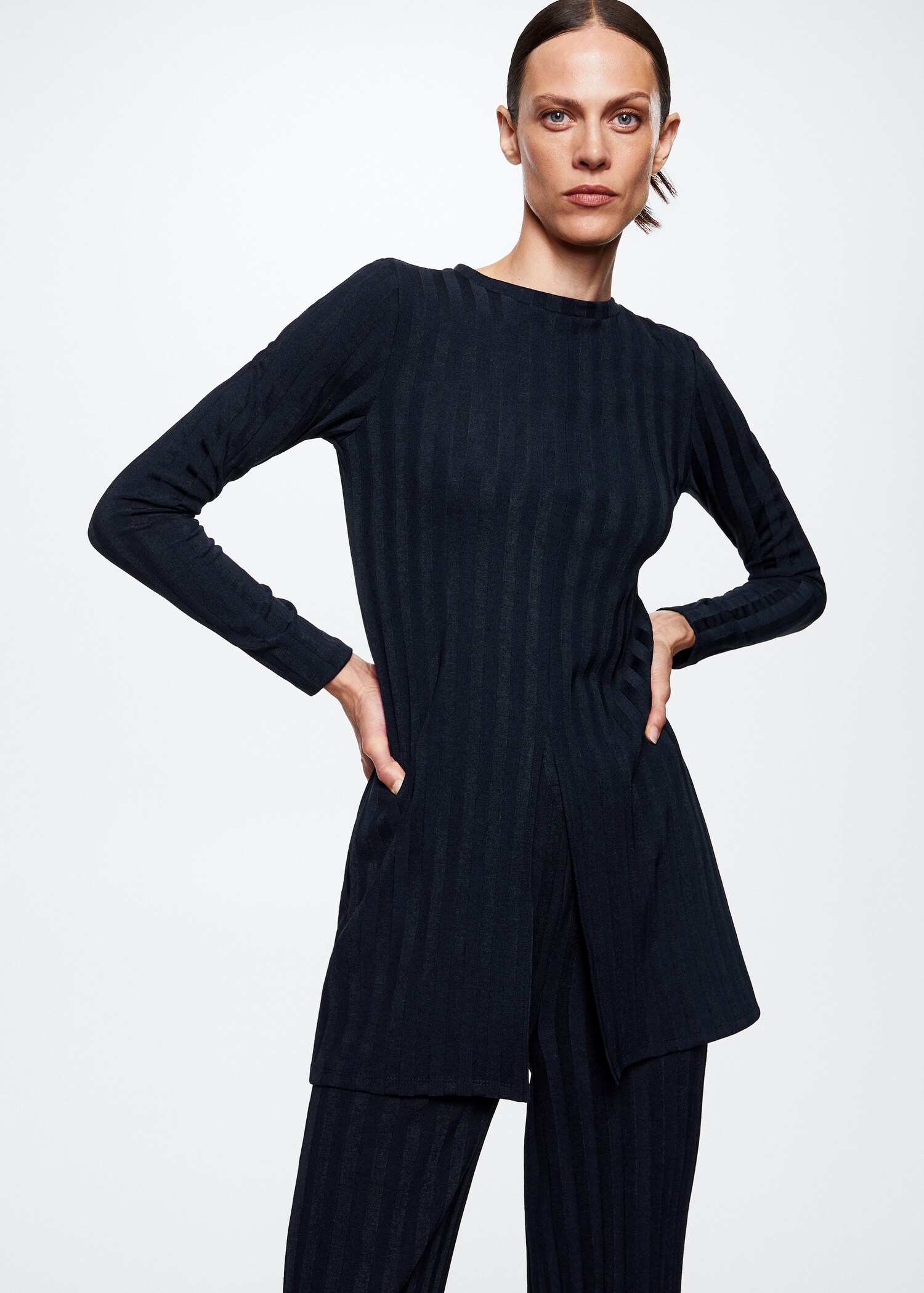 Langärmliges T-Shirt mit Cut-Out - Mittlere Ansicht
