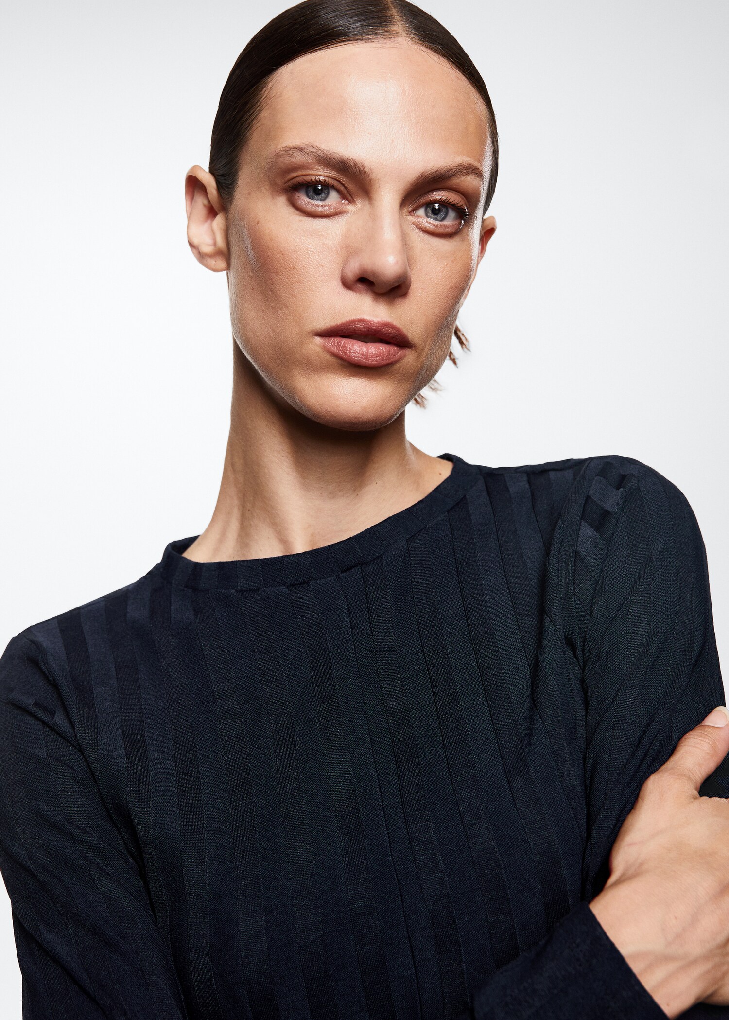 Langärmliges T-Shirt mit Cut-Out - Detail des Artikels 4