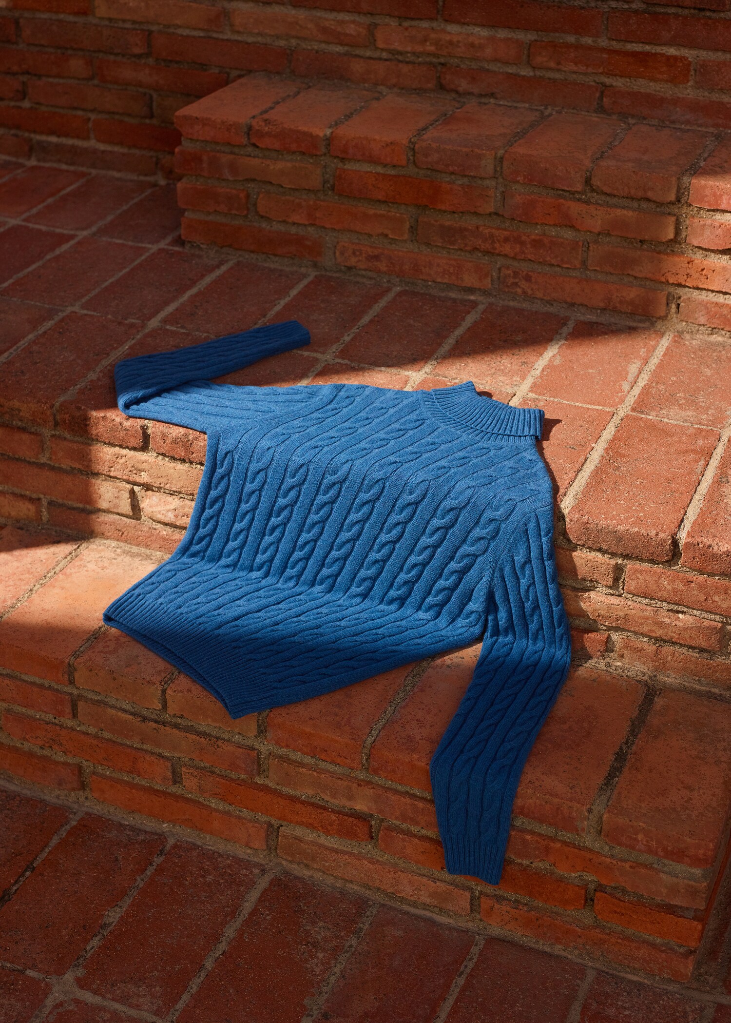 Cable-knit wool-blend sweater - Details of the article 9
