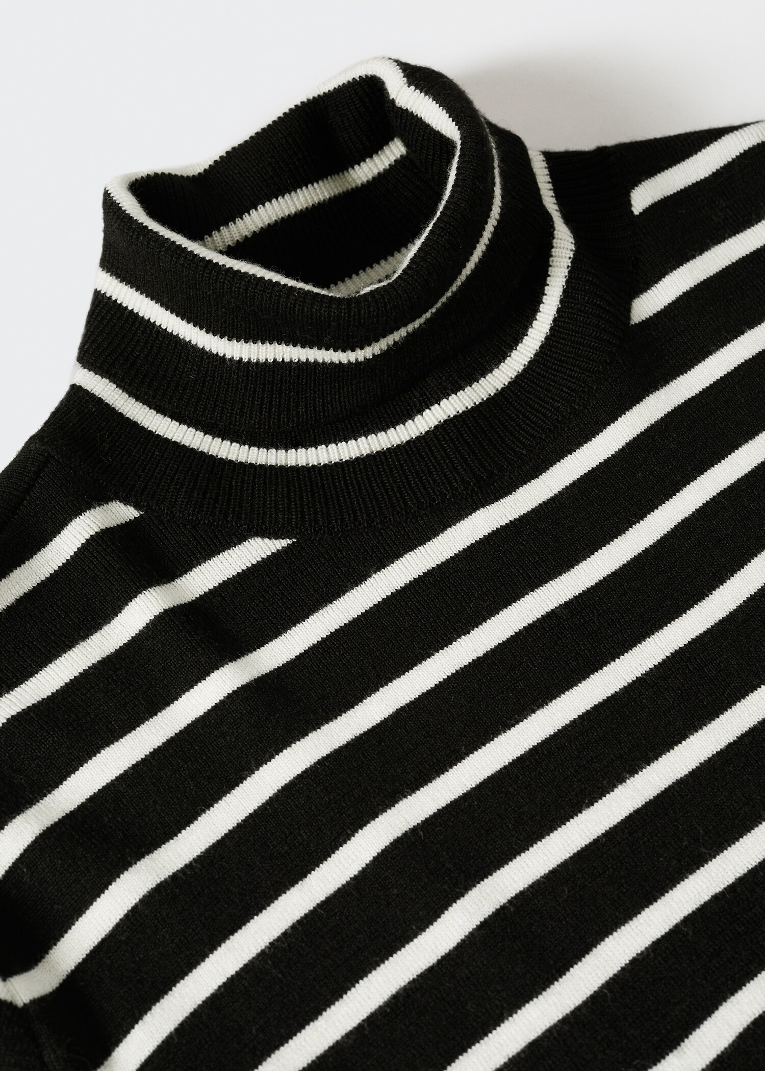 Stand-collar striped sweater - Details of the article 8