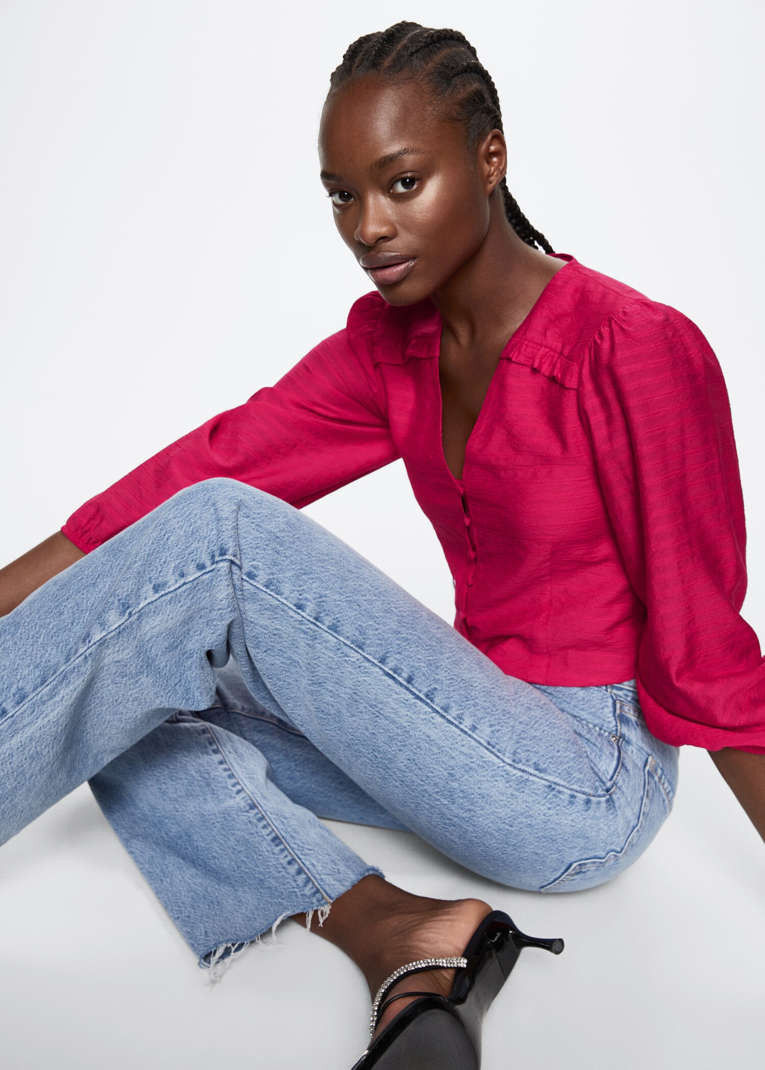 V-neckline blouse - Details of the article 2
