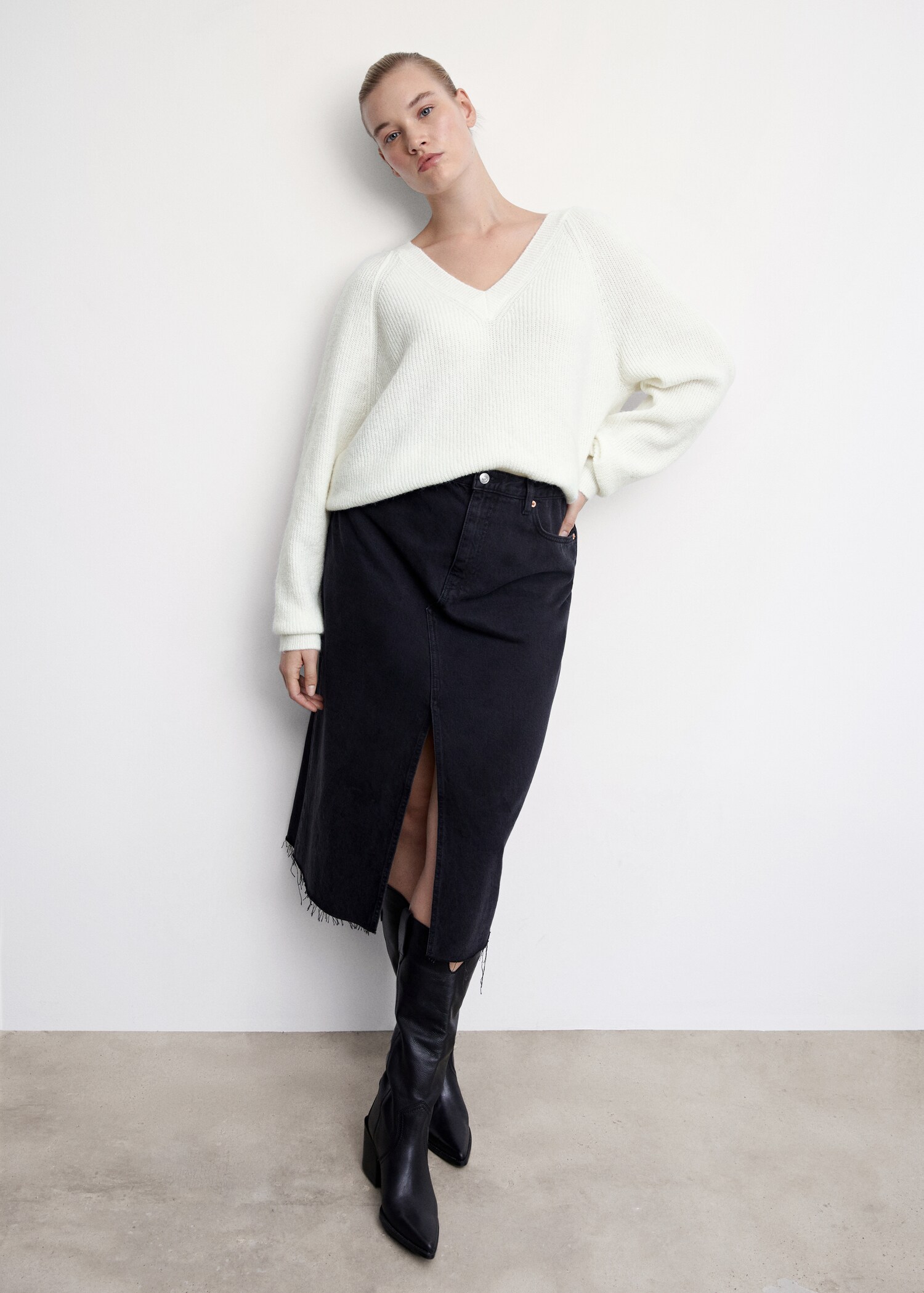 V-neck knit sweater - Details of the article 4