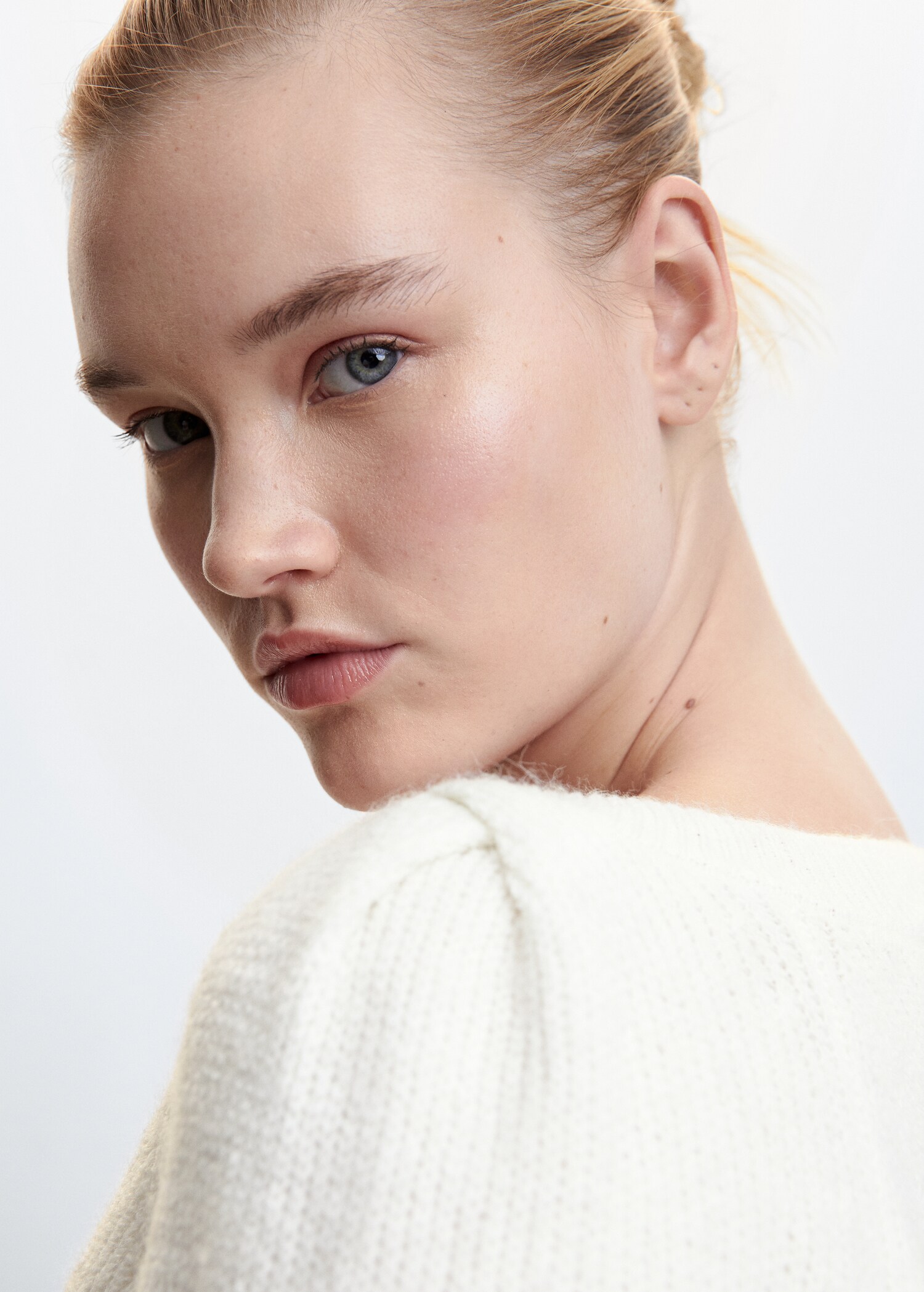 V-neck knit sweater - Details of the article 5