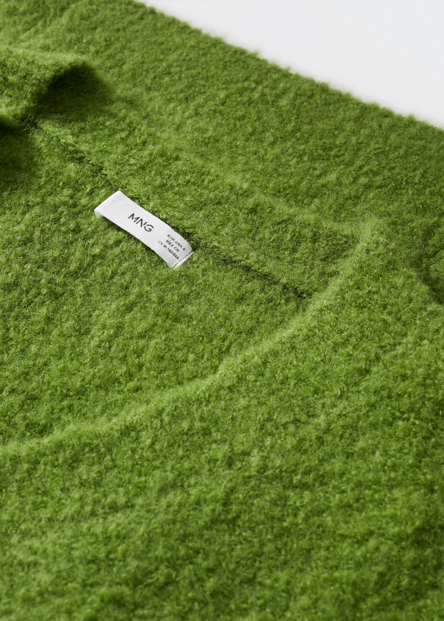 Camisola de malha frisada com gola em V - Pormenor do artigo 8