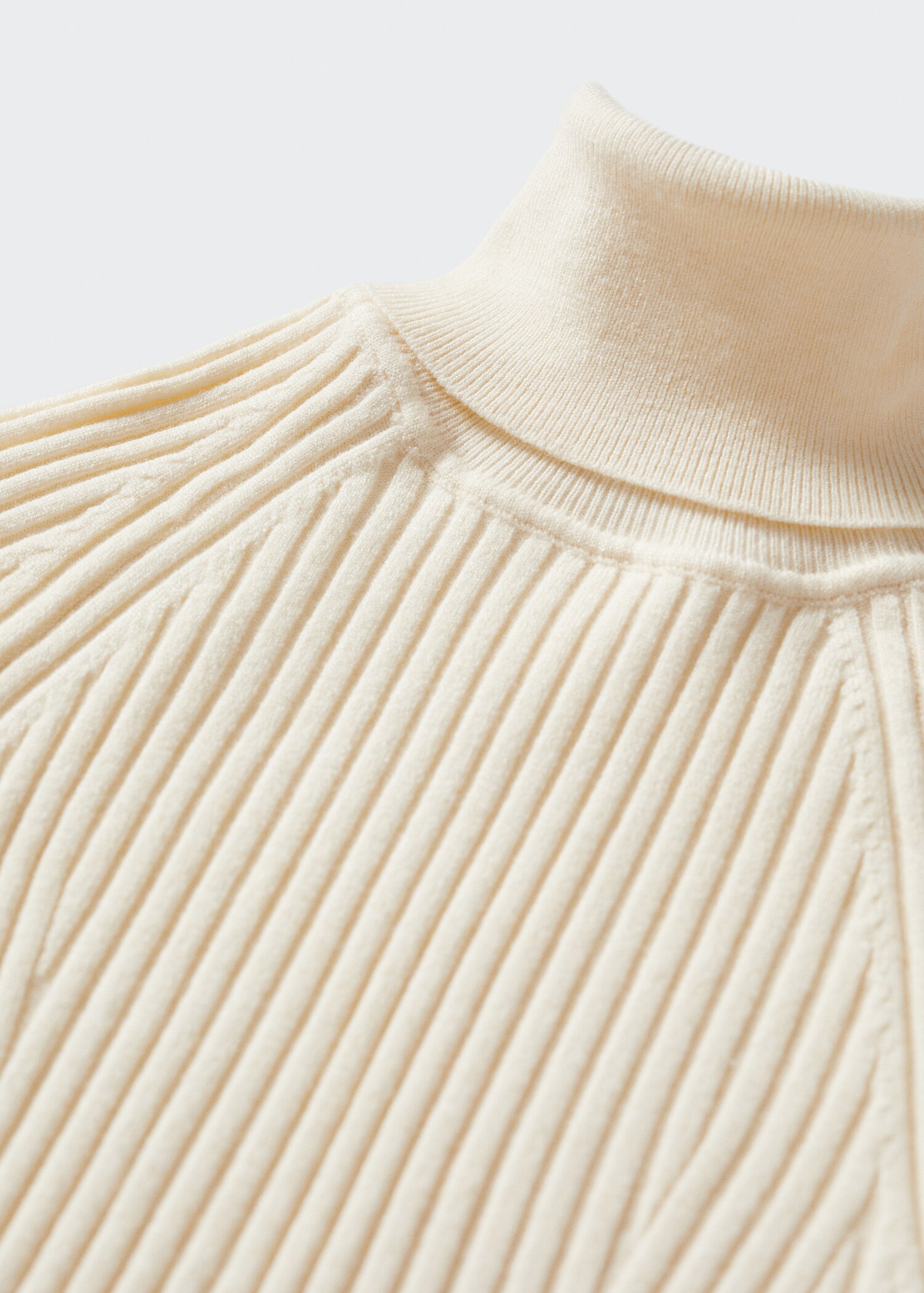 Rolled neck cable sweater - Details of the article 8