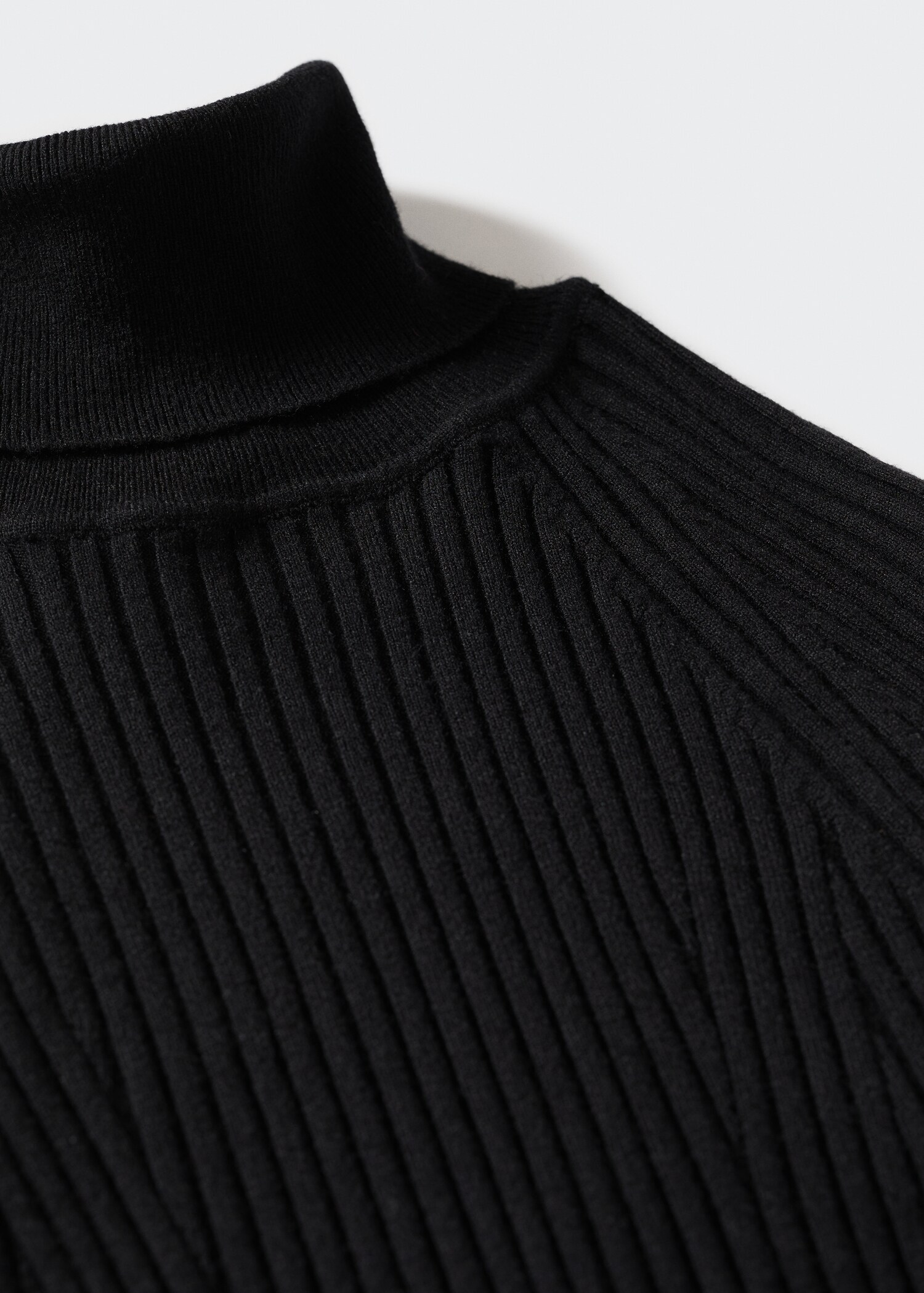 Rolled neck cable sweater - Details of the article 8