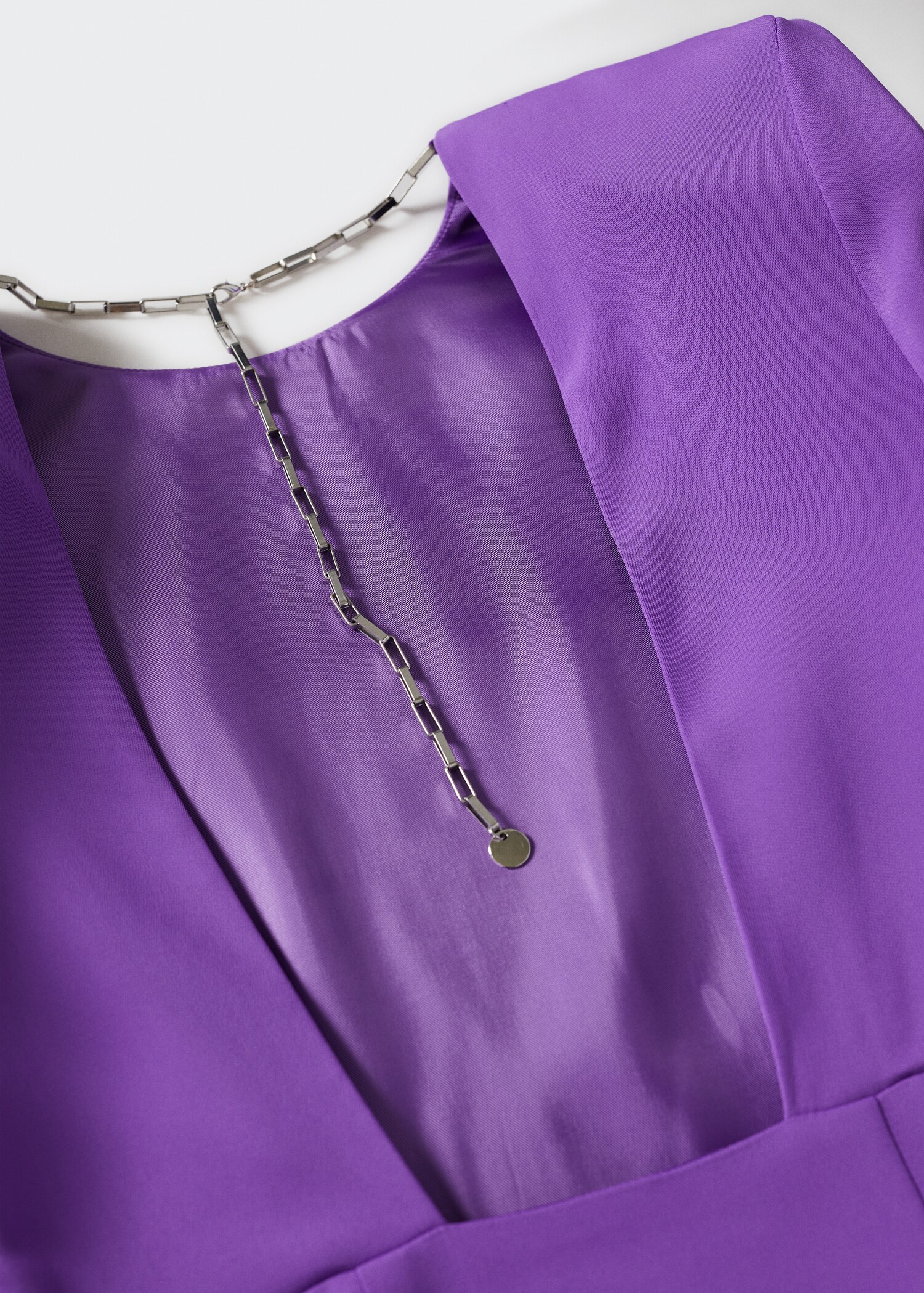 Vestido curto com chumaços - Pormenor do artigo 8