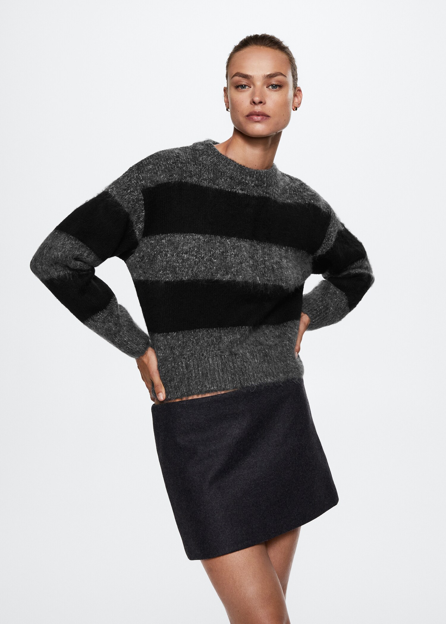 Round-neck striped sweater - Medium plane