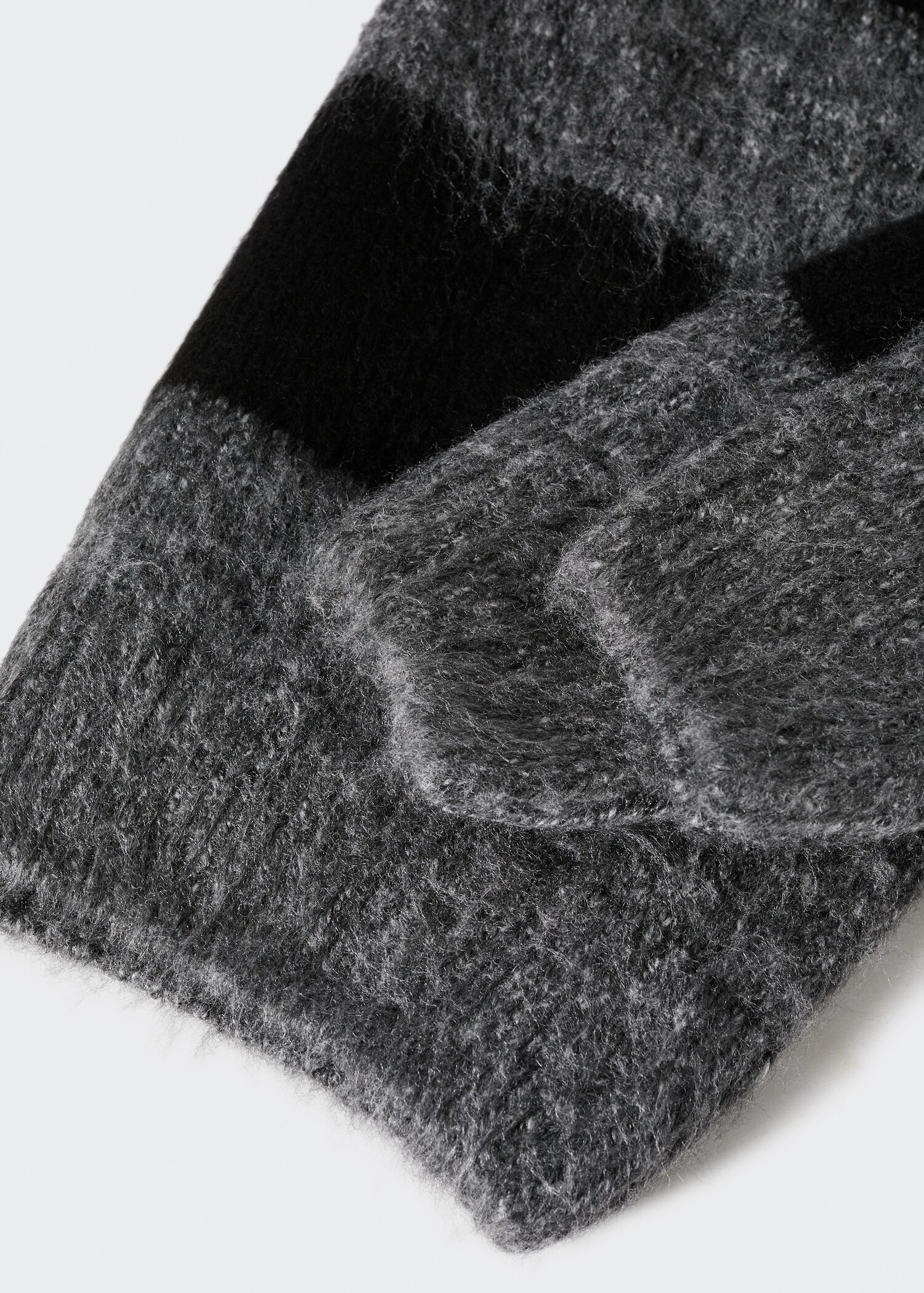 Round-neck striped sweater - Details of the article 8