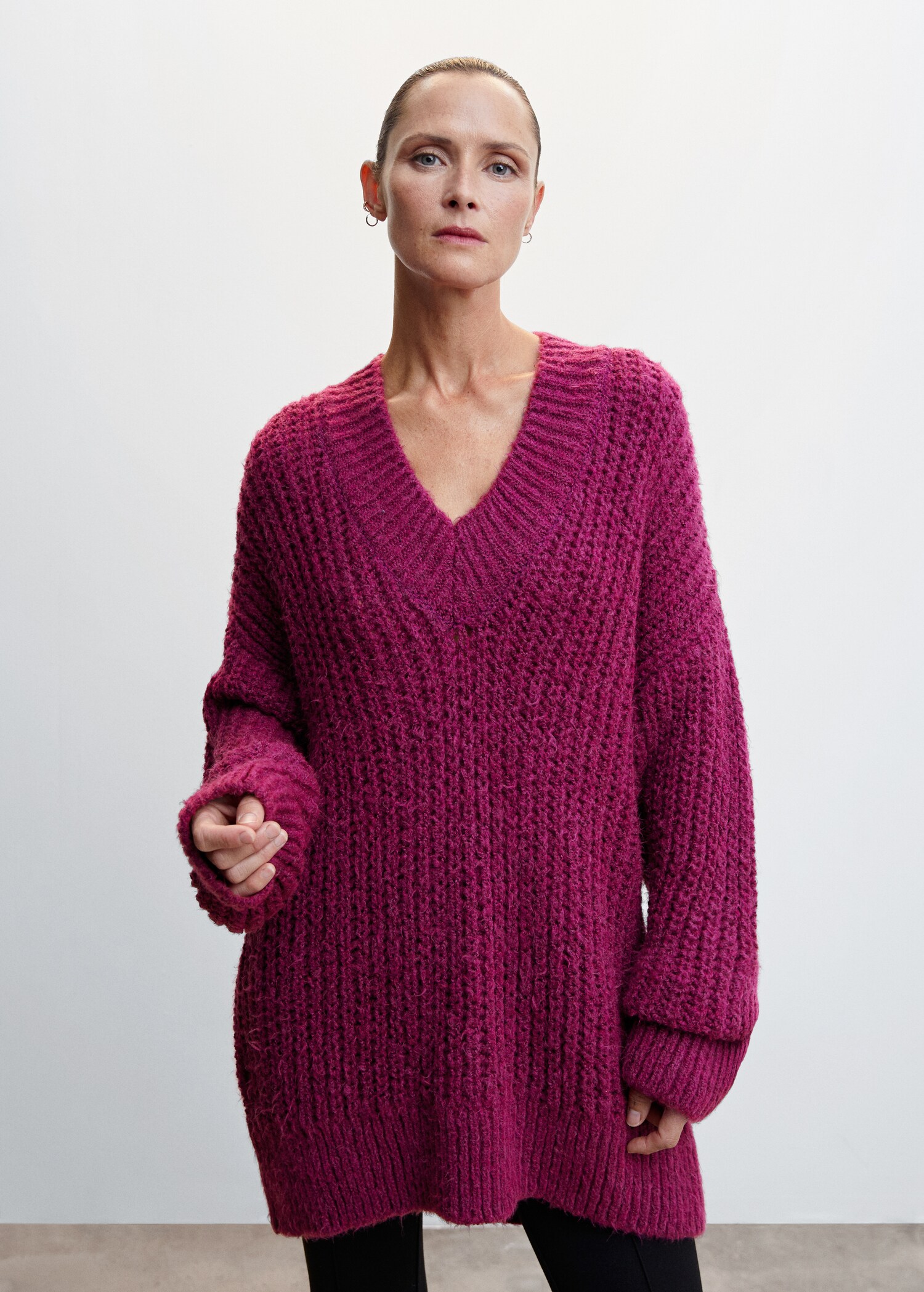 V-neckline oversize sweater - Medium plane