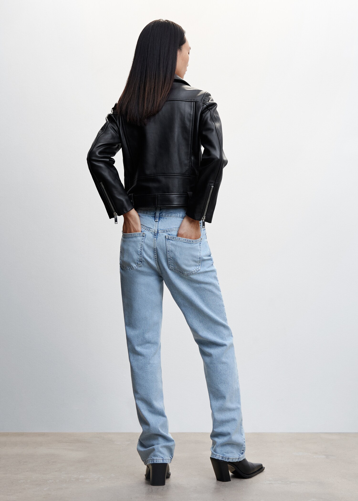 Leather biker jacket - Reverse of the article