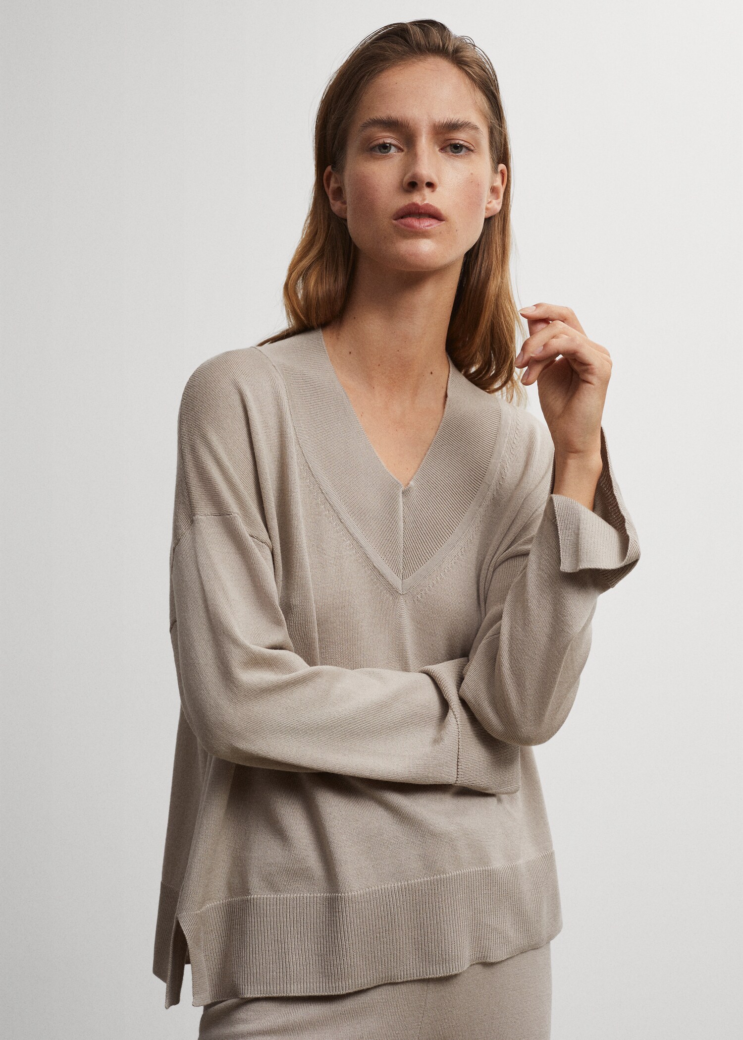 Pull-over en laine mérinos à col en V - Plan moyen