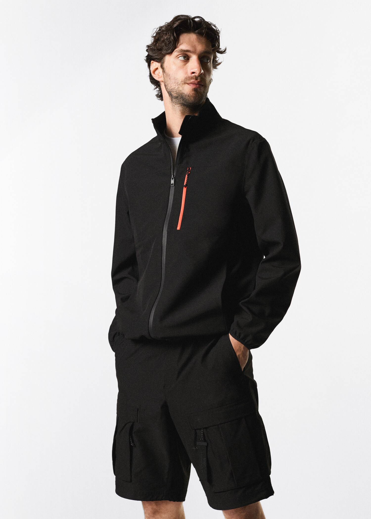Veste coupe-vent imperméable - Plan moyen
