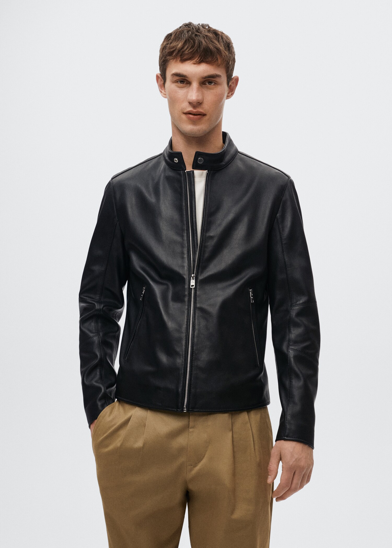 Blouson biker en cuir - Plan moyen
