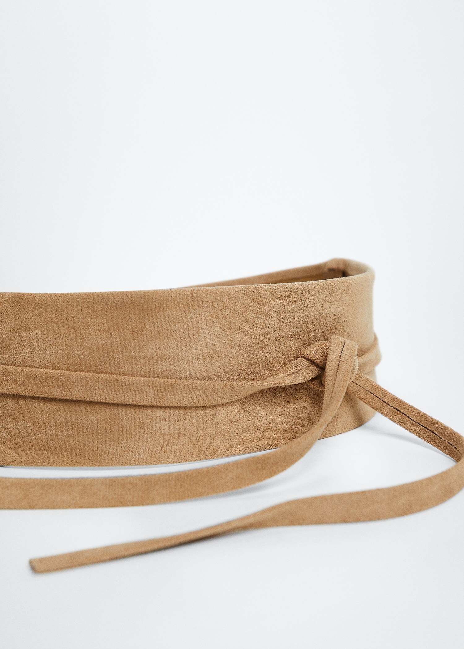 Ceinture large entrelacée - Plan moyen