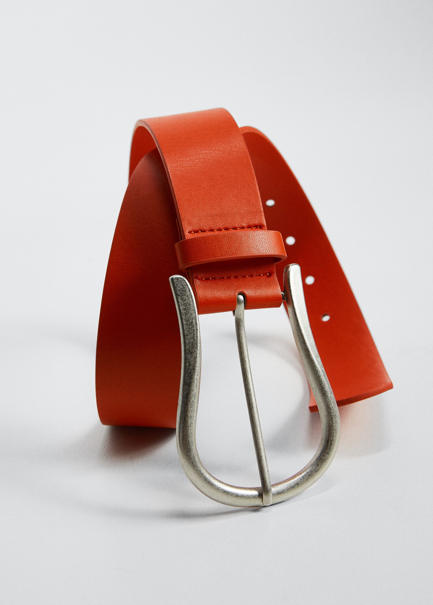 Ceinture boucle ronde - Plan moyen