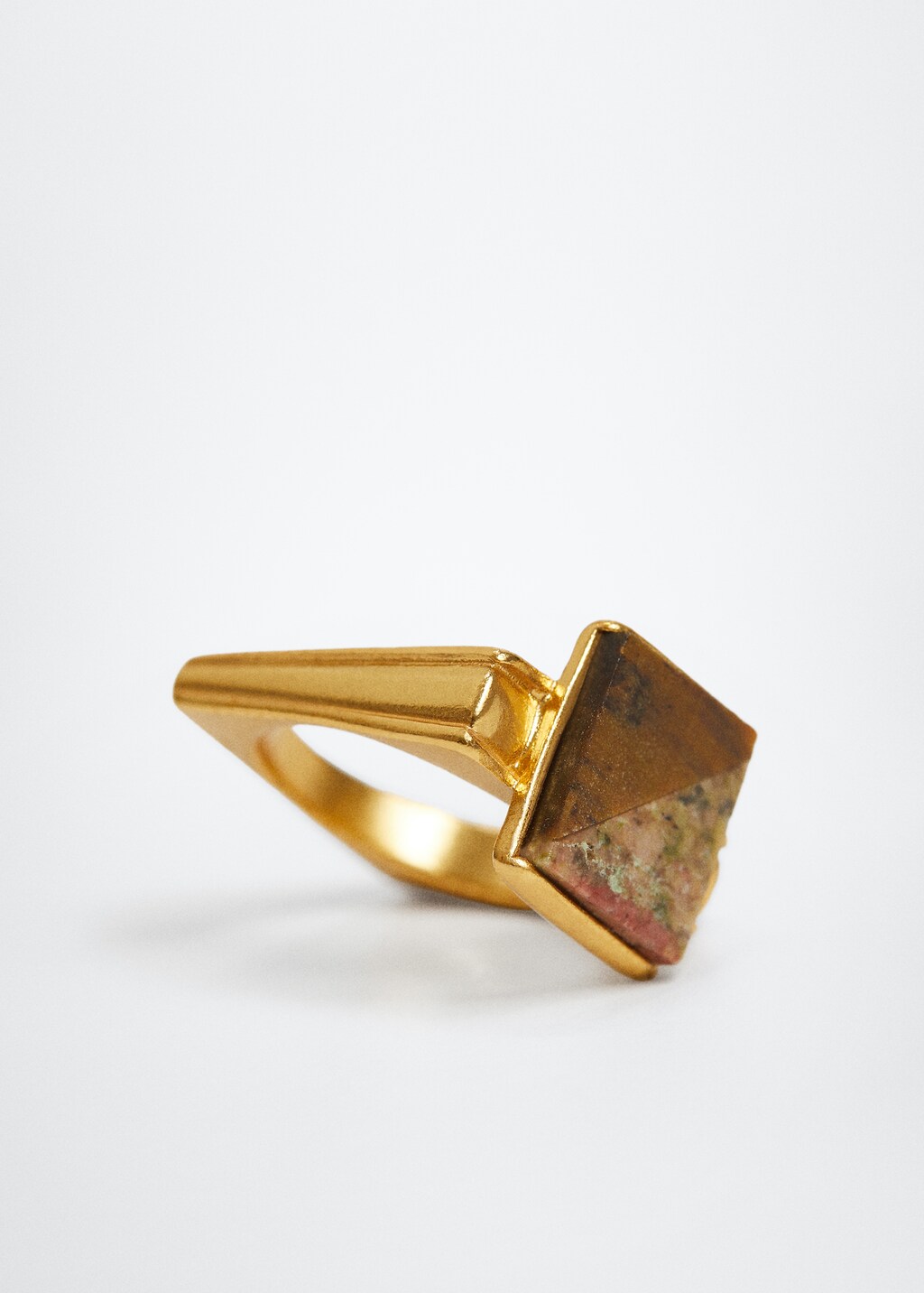Bague forme carrée sale
