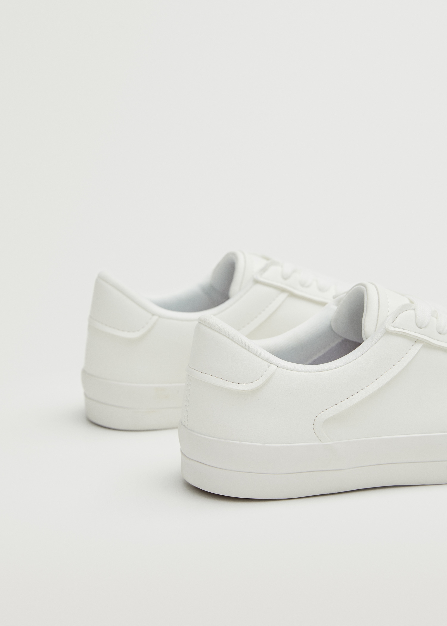 Geschnürte Basic-Sneakers - Detail des Artikels 2